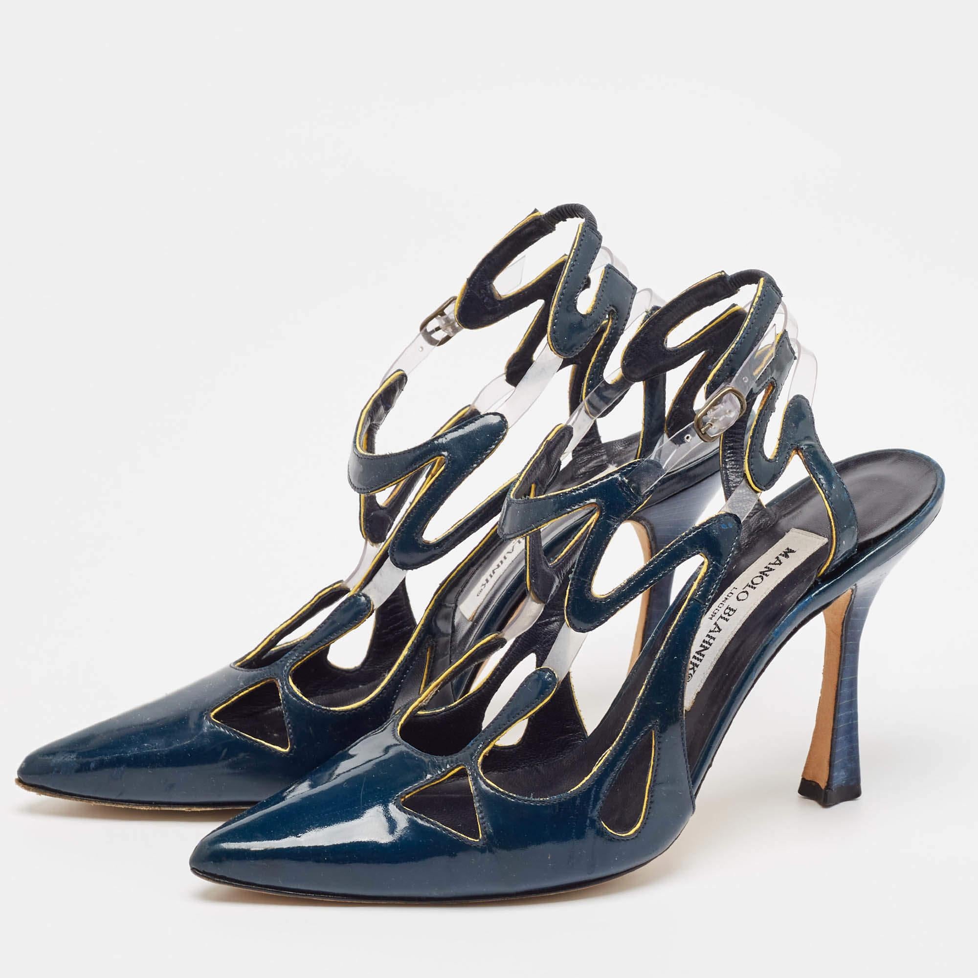 Cut into a timeless silhouette this pair of pumps is simple yet classy. With a classy shade it flaunts durable soles and comfortable footbeds.