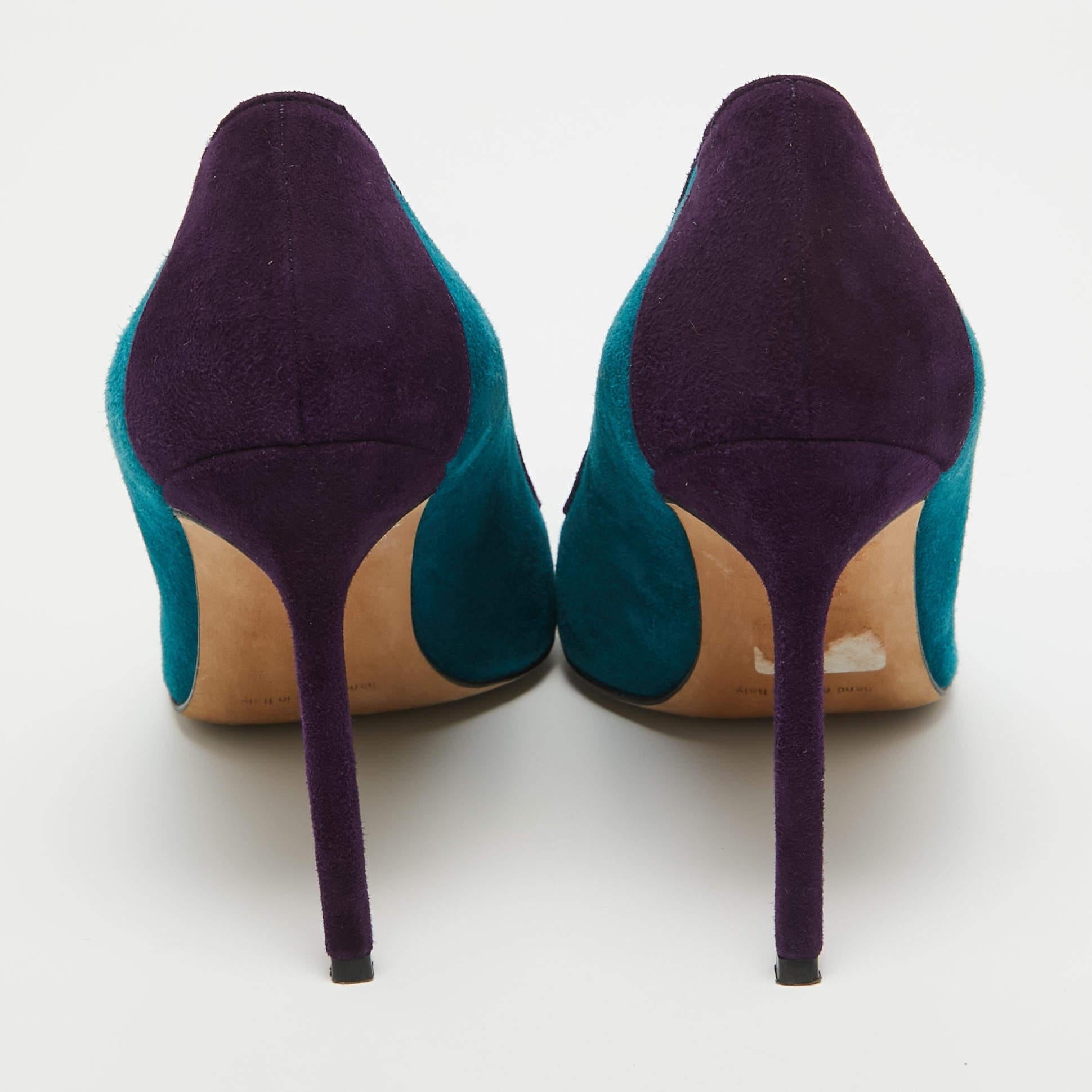 Manolo Blahnik Blue/Purple Suede Pointed Toe Pumps Size 37 For Sale 3