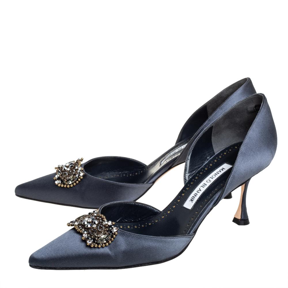 Manolo Blahnik Blue Satin Crystal Embellished Pumps Size 40.5 In Excellent Condition In Dubai, Al Qouz 2