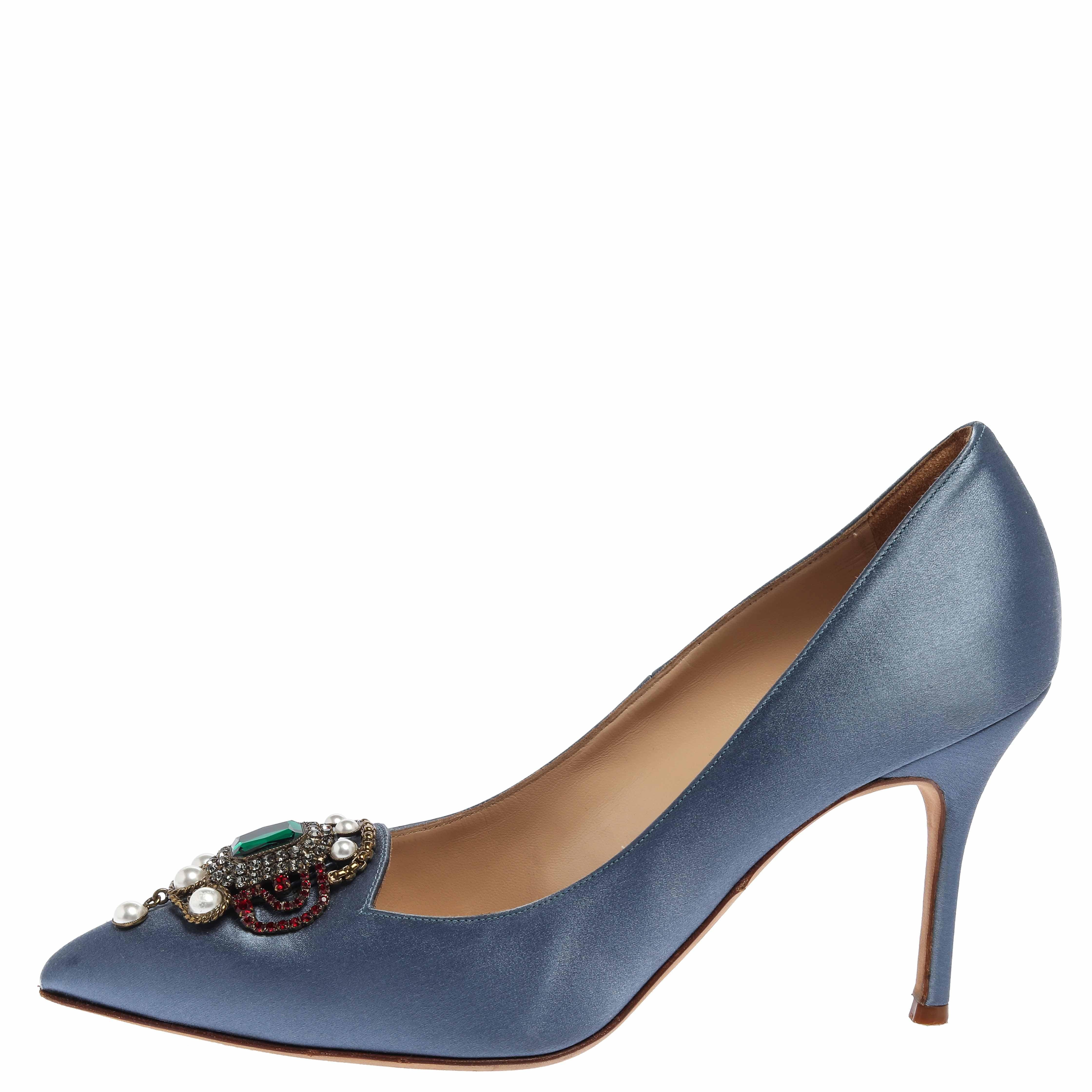 These blue satin heels by Manolo Blahnik are the perfect statement-making evening heels. Flaunting contemporary fashion with pointed toes which are enhanced with a crystal embellished brooch at the vamps, leather lining, comfortable insoles, and 9