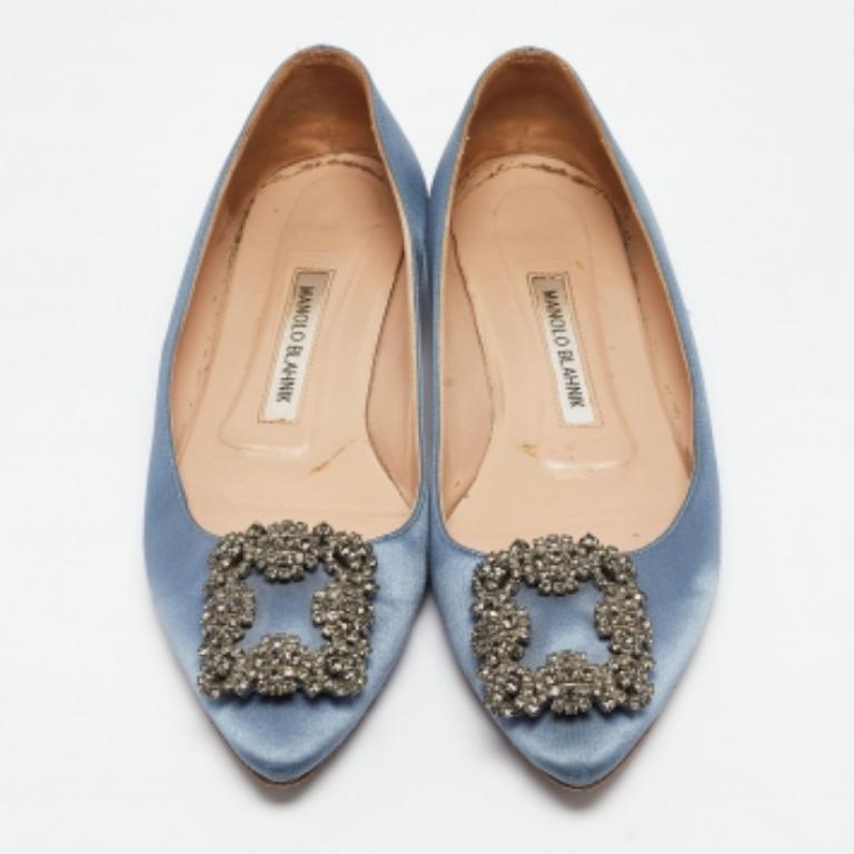 Gris Manolo Blahnik Chaussures de ballet Hangisi en satin bleu taille 37 en vente