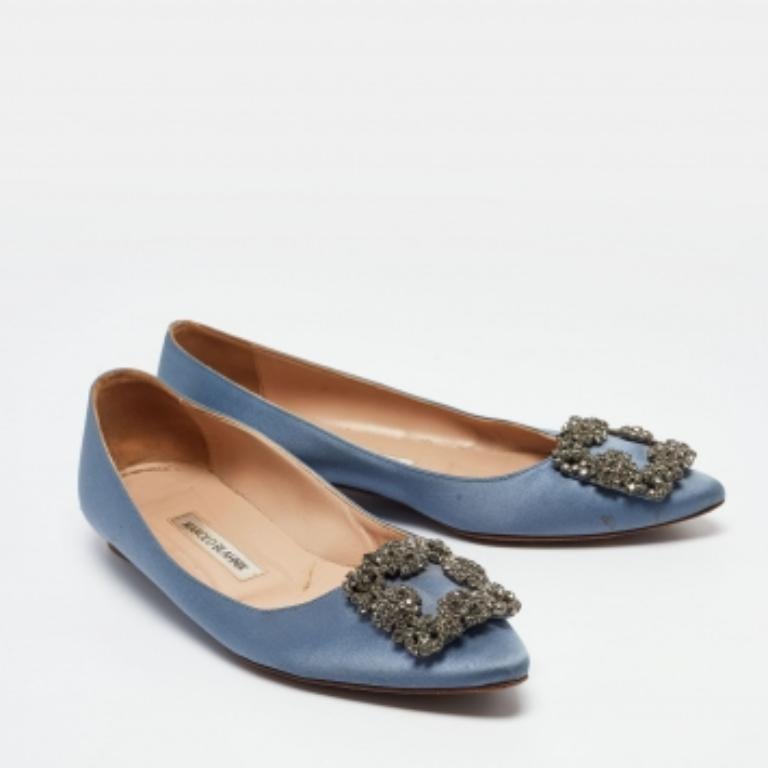 Manolo Blahnik Chaussures de ballet Hangisi en satin bleu taille 37 État moyen - En vente à Dubai, Al Qouz 2