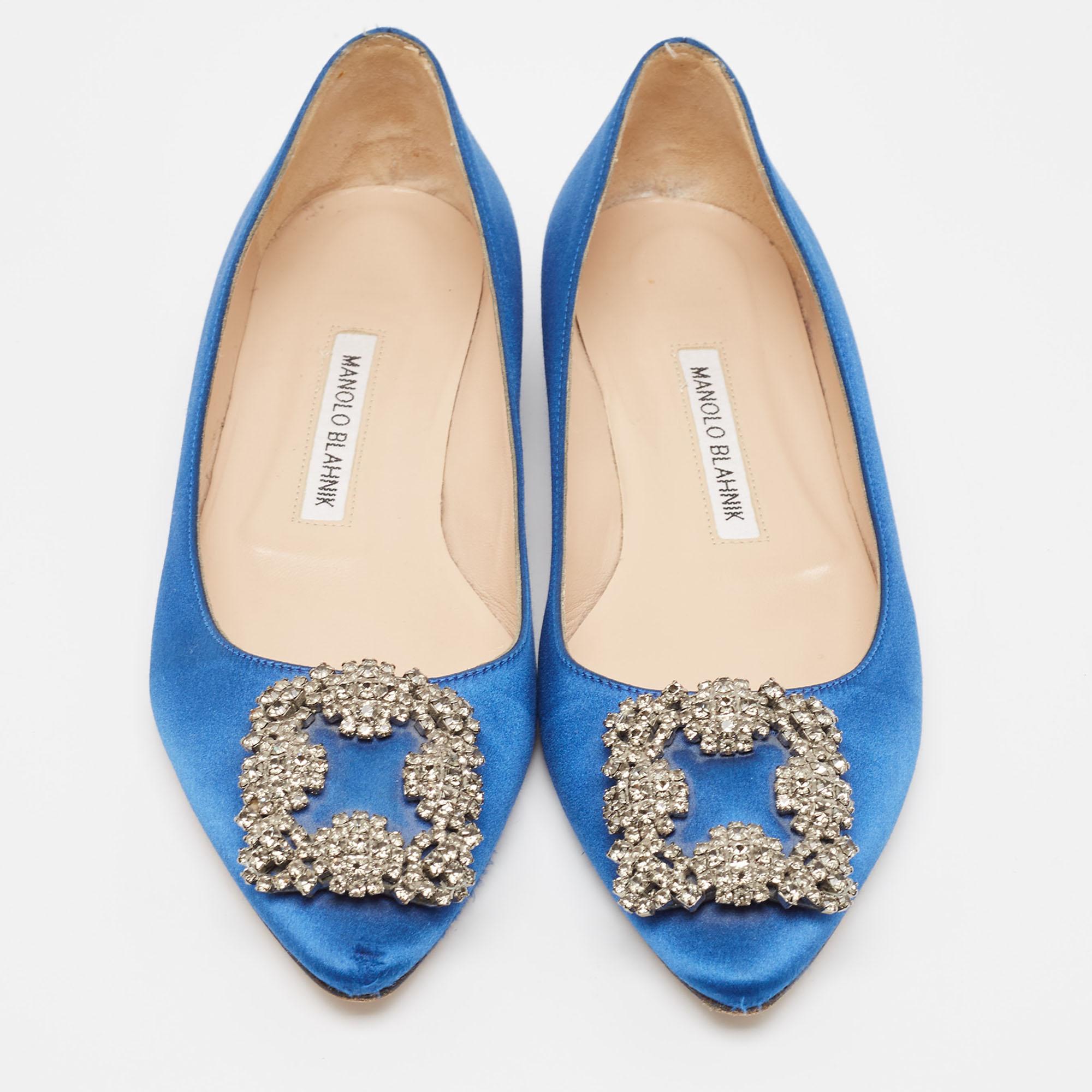 Manolo Blahnik Blue Satin Hangisi  Flats Size 37 In Good Condition In Dubai, Al Qouz 2