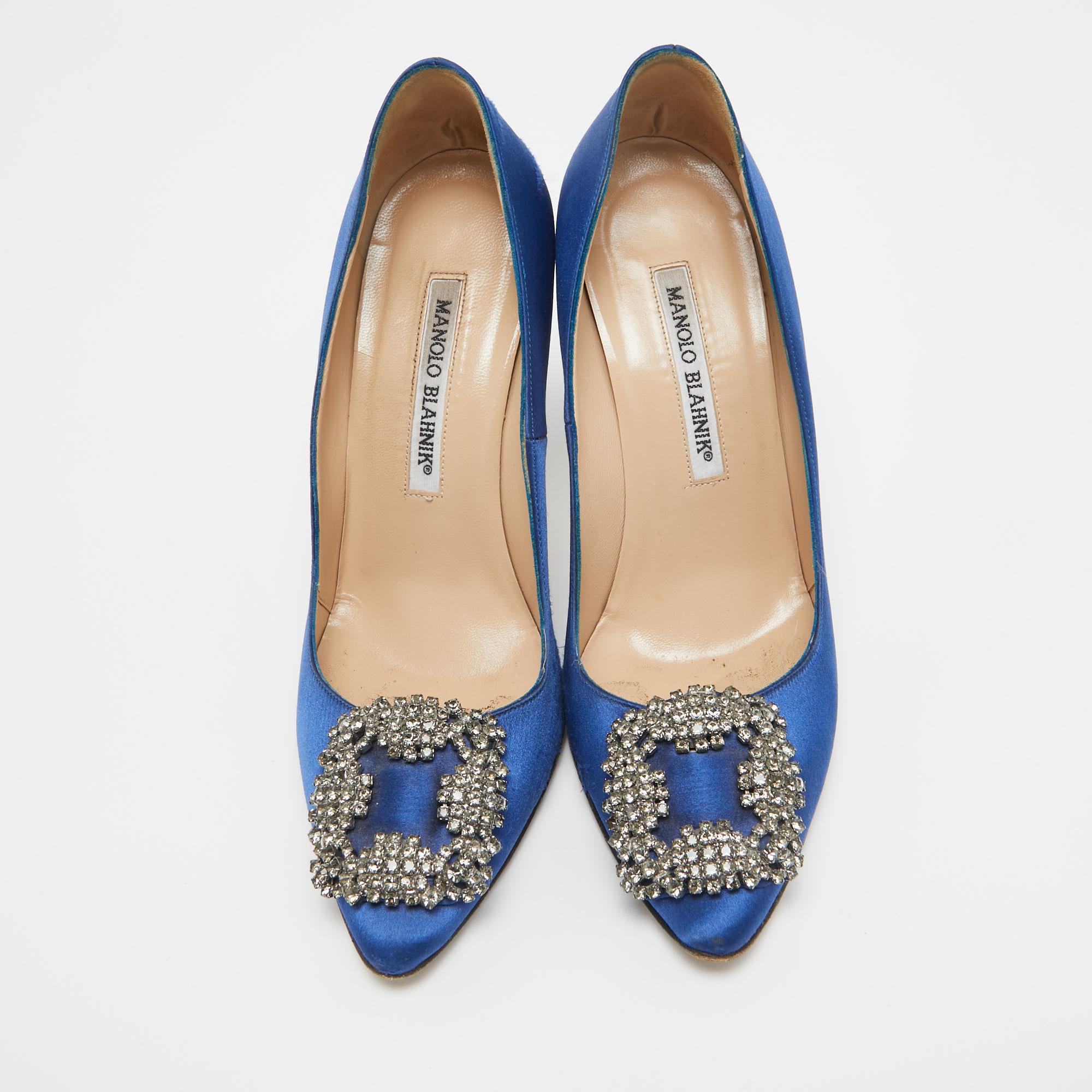 Ces chaussures bleues authentiques de Manolo Blahnik complètent votre tenue. Intemporelles et élégantes, elles bénéficient d'une construction étonnante pour une qualité durable et une tenue confortable.

