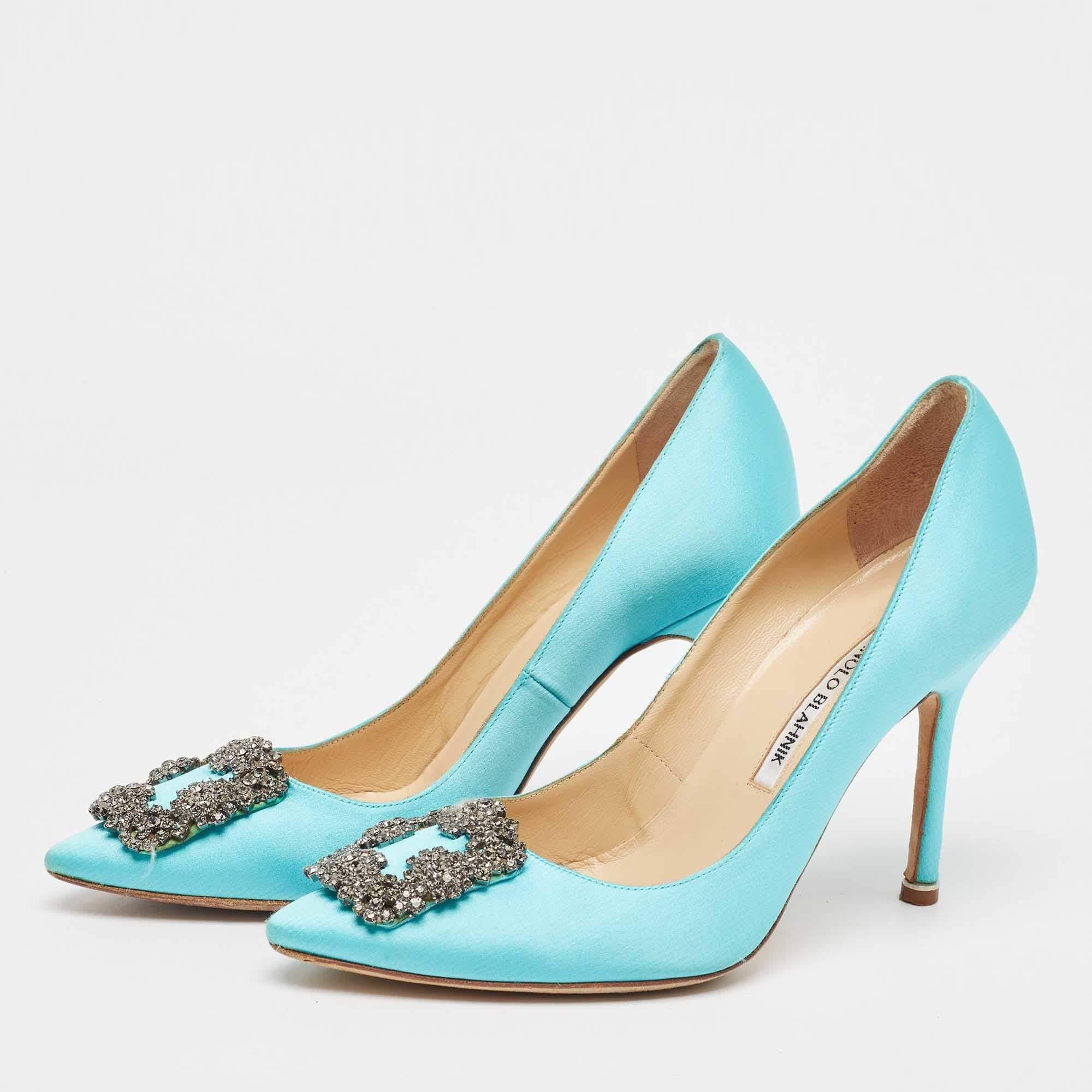 Make a chic style statement with these designer pumps. They showcase sturdy heels and durable soles perfect for your fashionable outings
