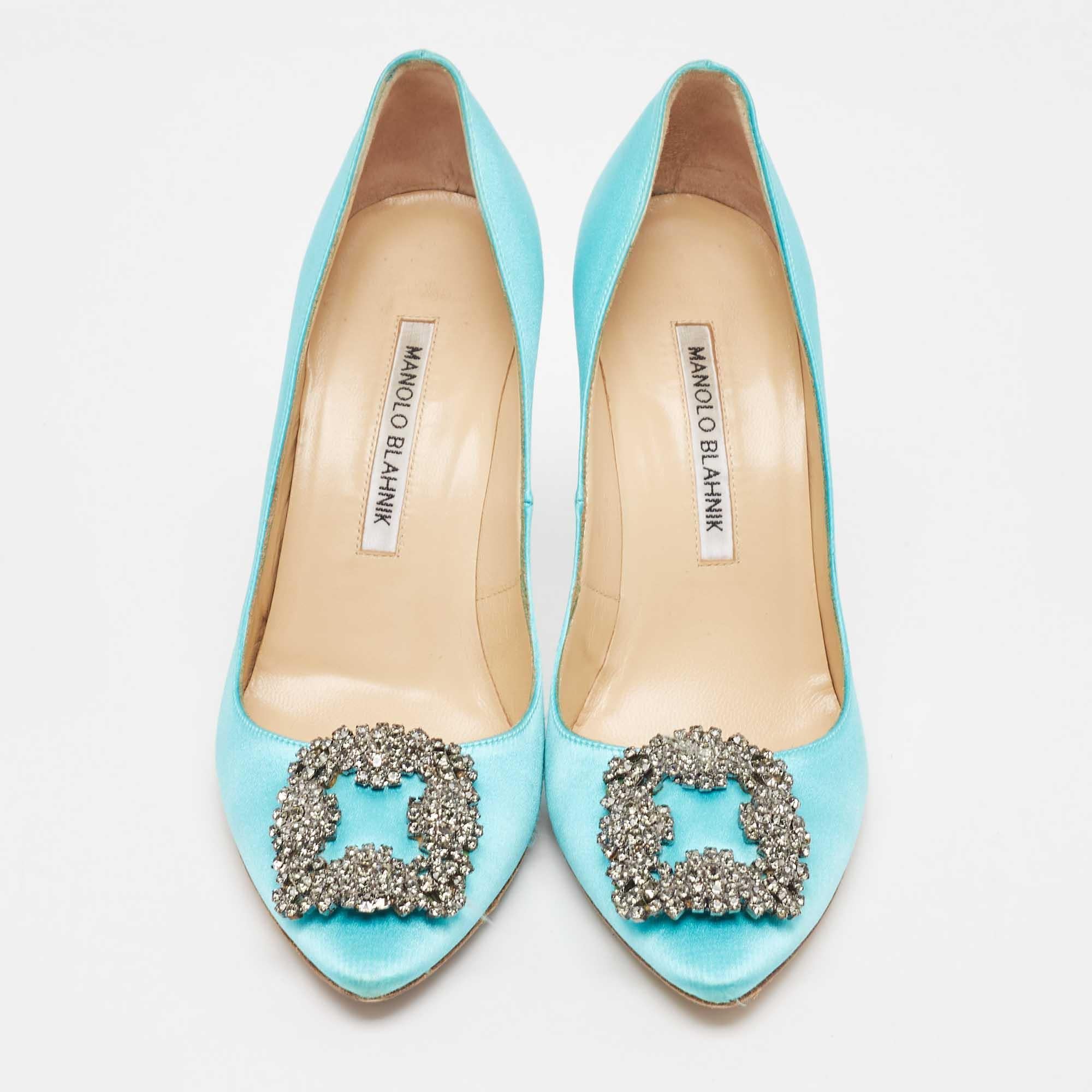 Manolo Blahnik Blue Satin Hangisi Pumps Size 37 In Good Condition In Dubai, Al Qouz 2