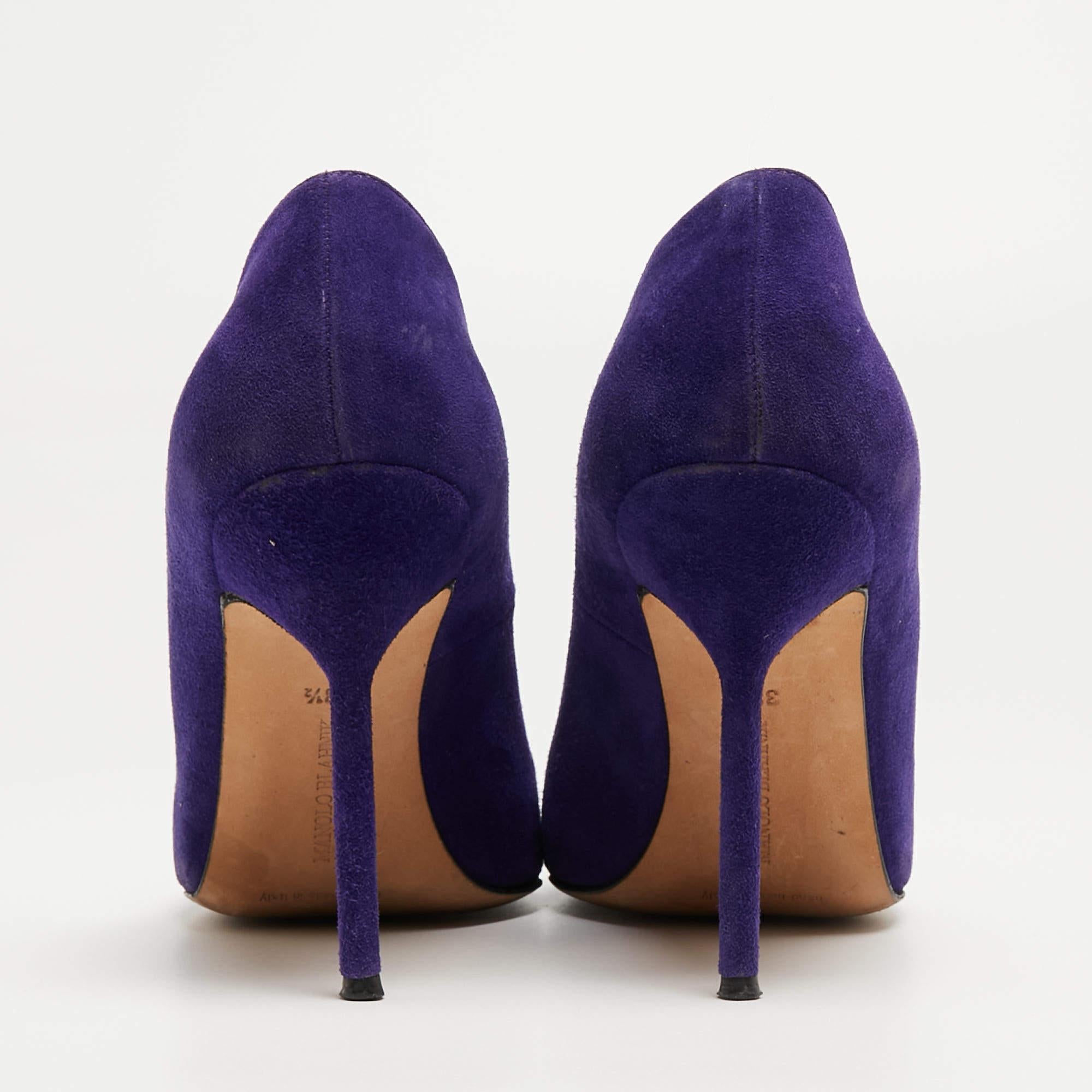 Manolo Blahnik Blue Suede BB Pointed Toe Pumps Size 38.5 For Sale 2