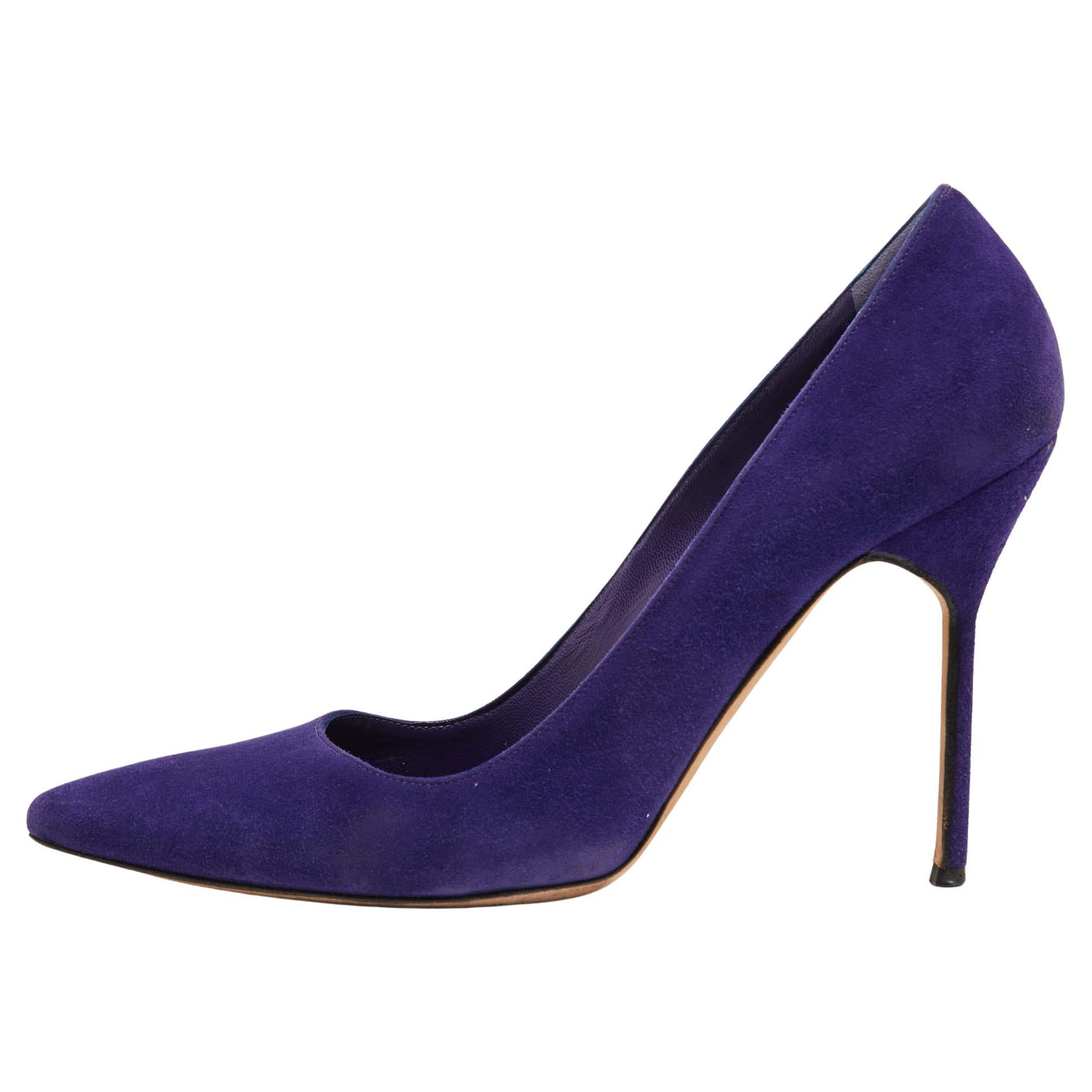 Manolo Blahnik Blue Suede BB Pointed Toe Pumps Size 38.5 For Sale