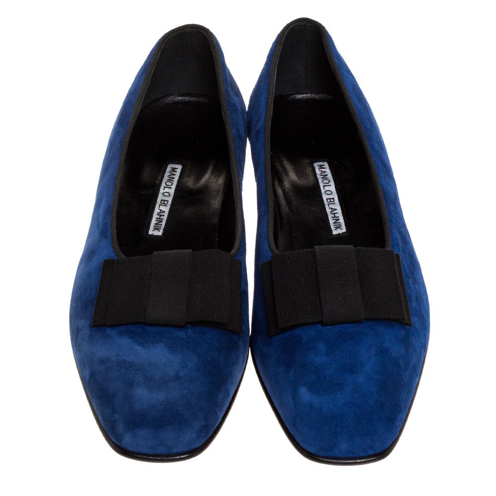 Crafted using suede and designed with large bows on the uppers, these flats from Manolo Blahnik are worth the buy. They are fashionable and utterly comfortable. The loafers are finished with low heels.

Includes: Branded Box