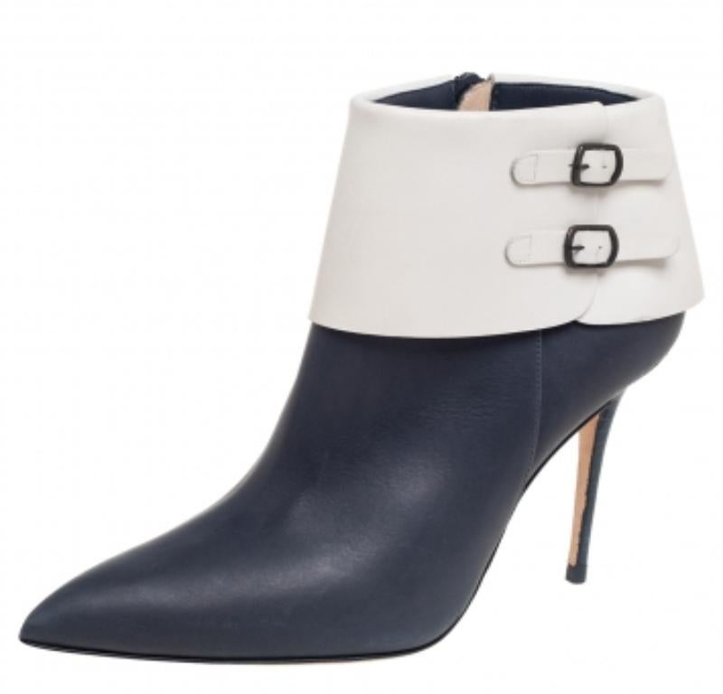 Manolo Blahnik - Bottines à bout pointu en cuir bleu/blanc, taille 36 Bon état à Dubai, Al Qouz 2