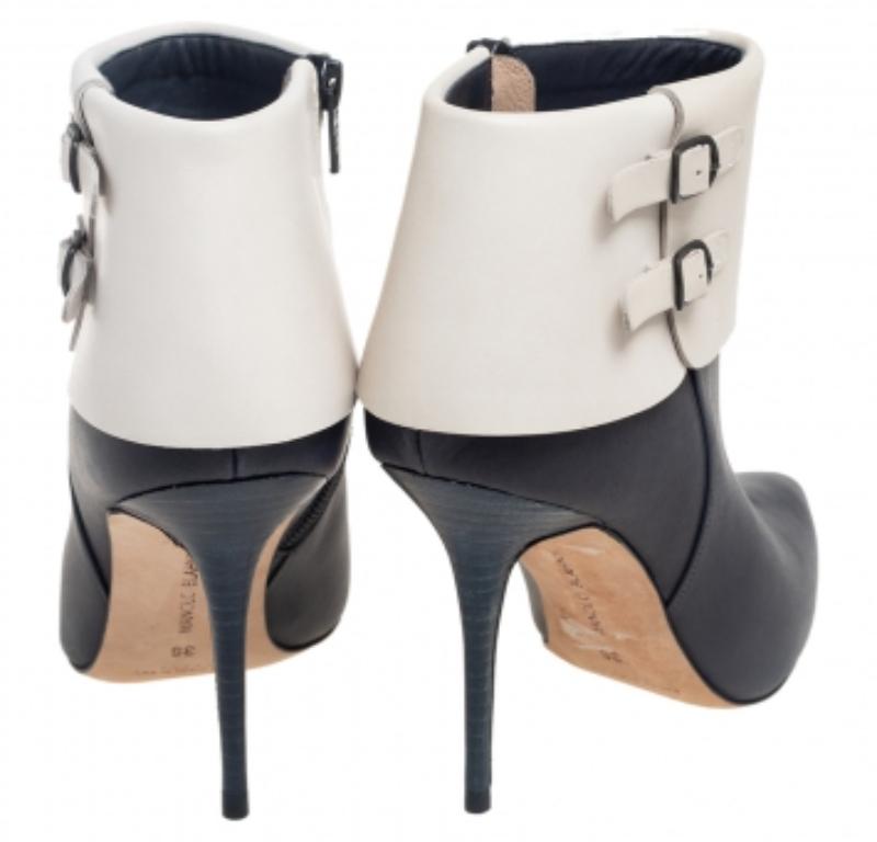Manolo Blahnik - Bottines à bout pointu en cuir bleu/blanc, taille 36 1