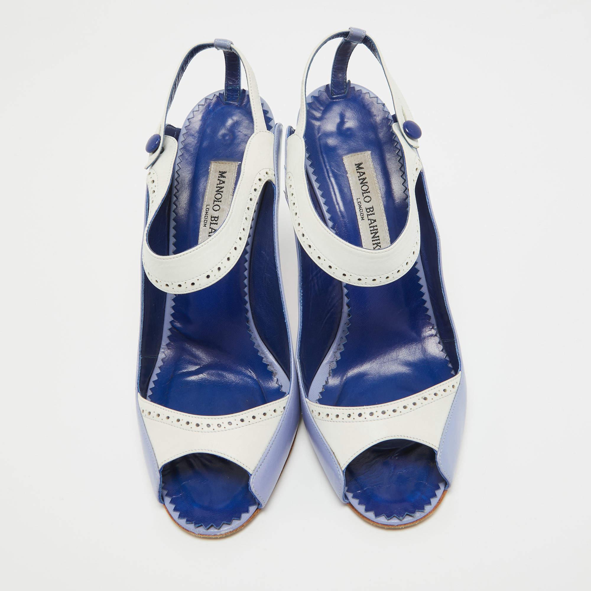 Manolo Blahnik Blue/White Leather Peep Toe Slingback Pumps Size 40 In Good Condition For Sale In Dubai, Al Qouz 2