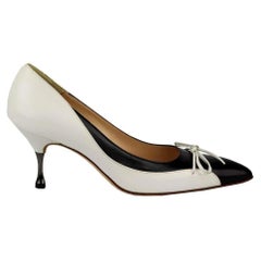 Manolo Blahnik Leder Pumps mit Schleife und Farbblockmuster EU 37,5 UK 4,5 US 7,5