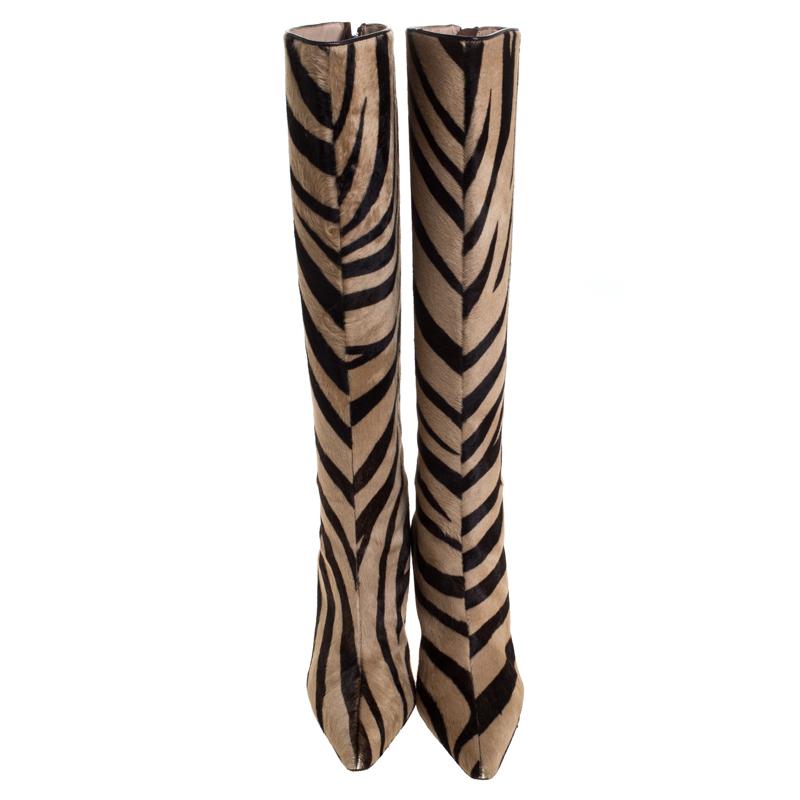 Simple and sophisticated, these knee-length boots from Manolo Blahnik are a must-buy for the fashionable you. These boots are crafted in leopard-printed calf hair and come balanced on 7 cm heels. They can be paired with a long tunic or an oversized