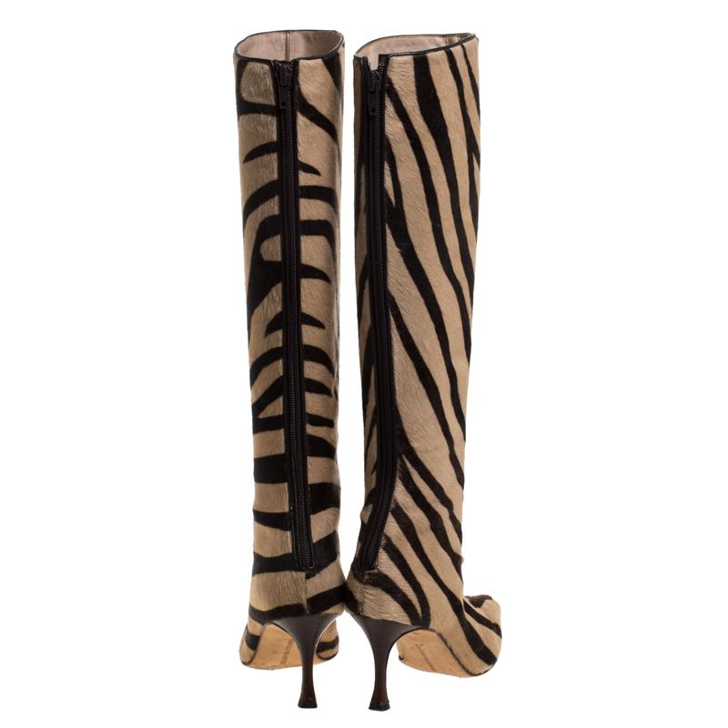 Manolo Blahnik Brown/Beige Calf Hair Leopard Print Knee Length Boots Size 36 In Good Condition In Dubai, Al Qouz 2