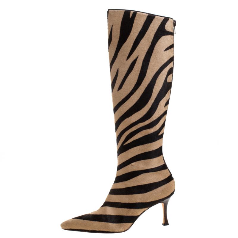 Manolo Blahnik Knielange Stiefel in Braun/Beige aus Kalbshaar mit Leopardenmuster Größe 36 1