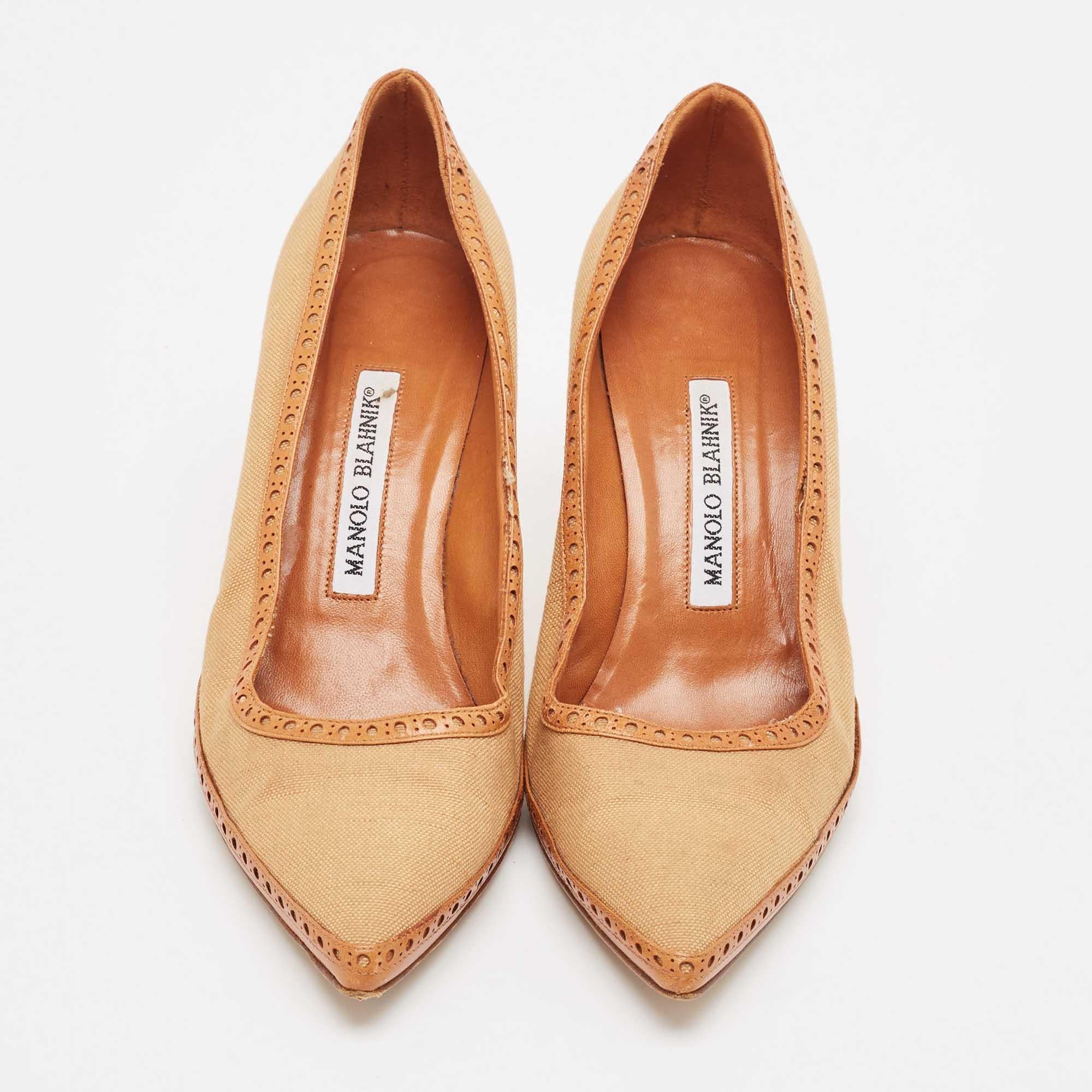 Marron Manolo Blahnik Escarpins à bout pointu en toile et cuir Brown Taille 36.5 en vente
