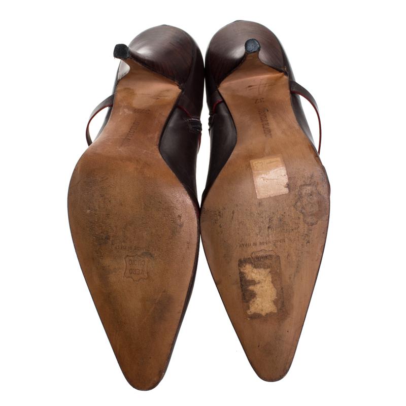 Manolo Blahnik Brown Leather Euodus Pointed Toe Booties Size 37.5 In Good Condition In Dubai, Al Qouz 2