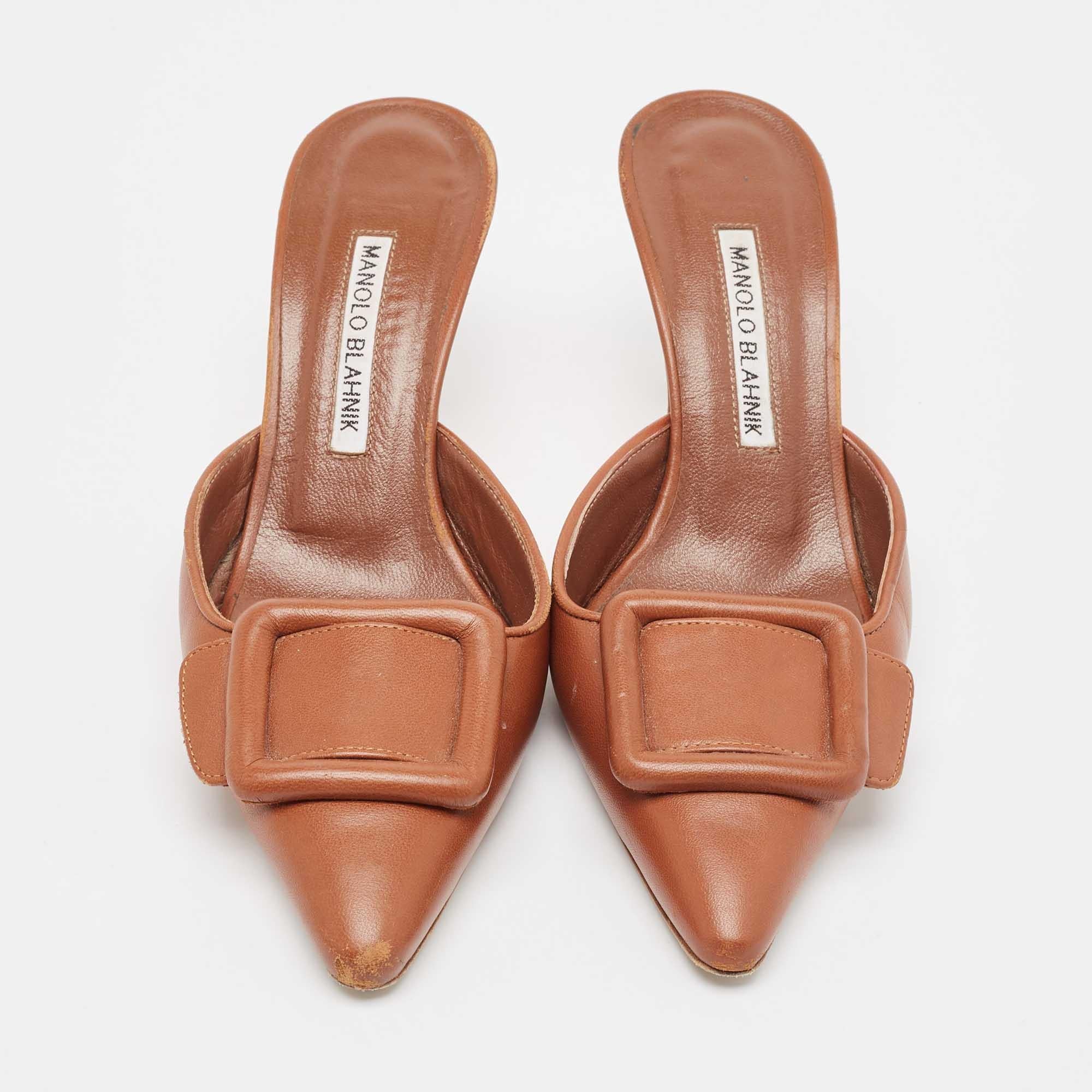 Manolo Blahnik Brown Leather Maysale Mules Size 37 In Fair Condition In Dubai, Al Qouz 2