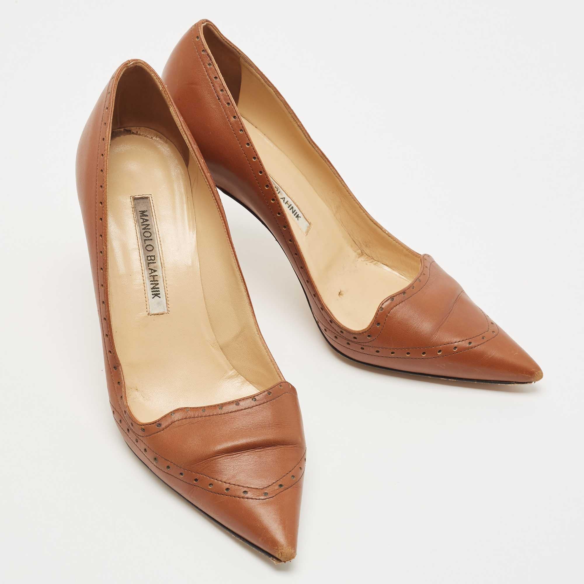 Women's Manolo Blahnik Brown Leather Perforated Pumps Size 39 For Sale