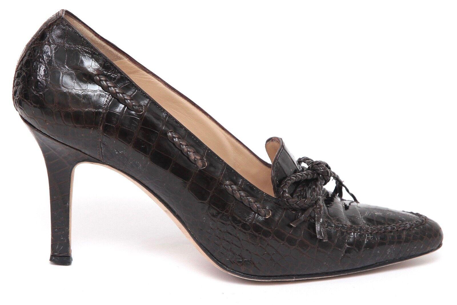 GUARANTEED AUTHENTIC MANOLO BLAKNIK BROWN LEATHER POINTED PUMP


Design:
- Classic loafer style pump in a rich dark brown leather skin.
- Leather braiding along sides and top of shoes with a bow at vamp.
- Pointed toe.
- Self-covered heel.
- Leather