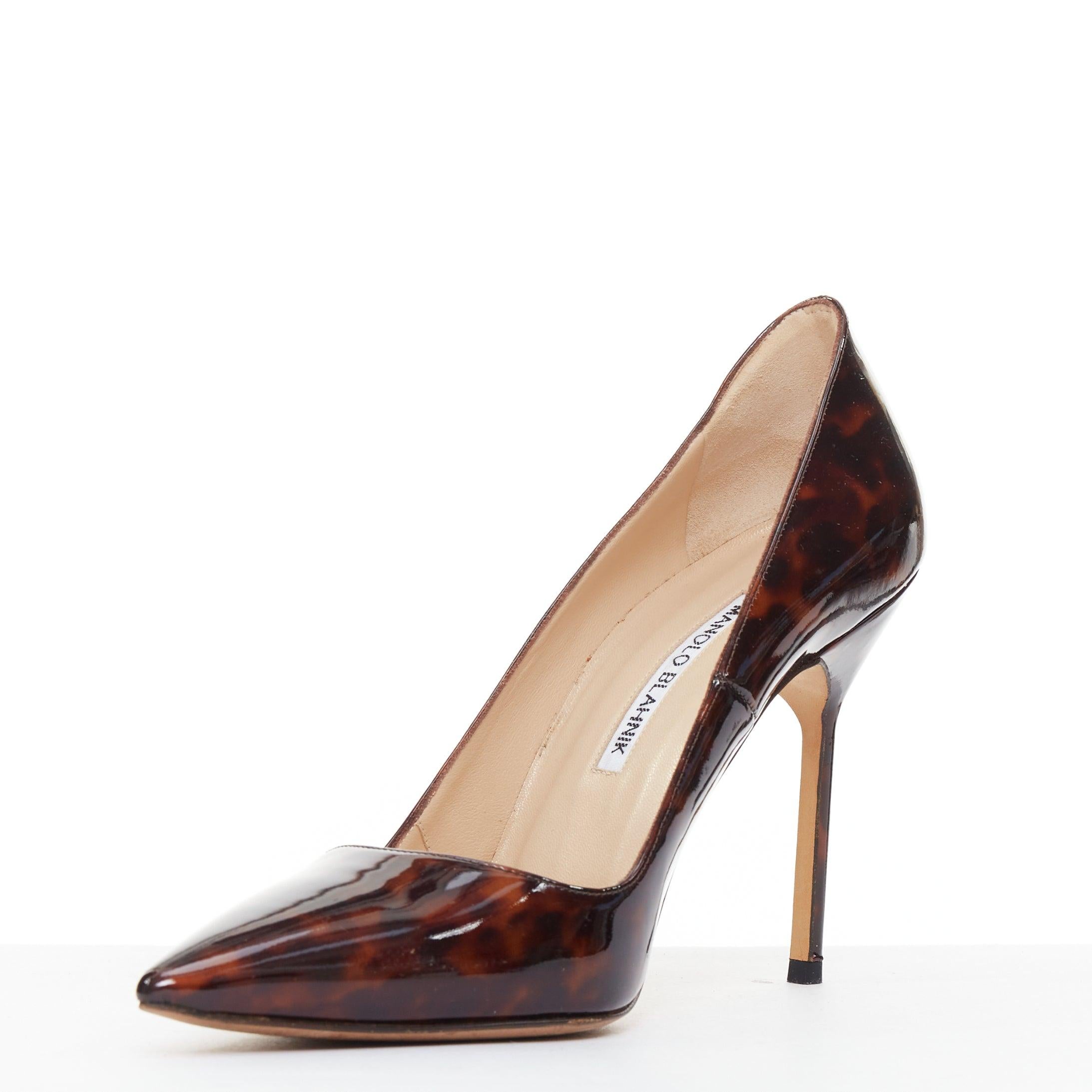 Bombas de tacón de aguja MANOLO BLAHNIK de charol marrón con estampado de concha de tortuga EU37.5 en Bueno estado para la venta en Hong Kong, NT