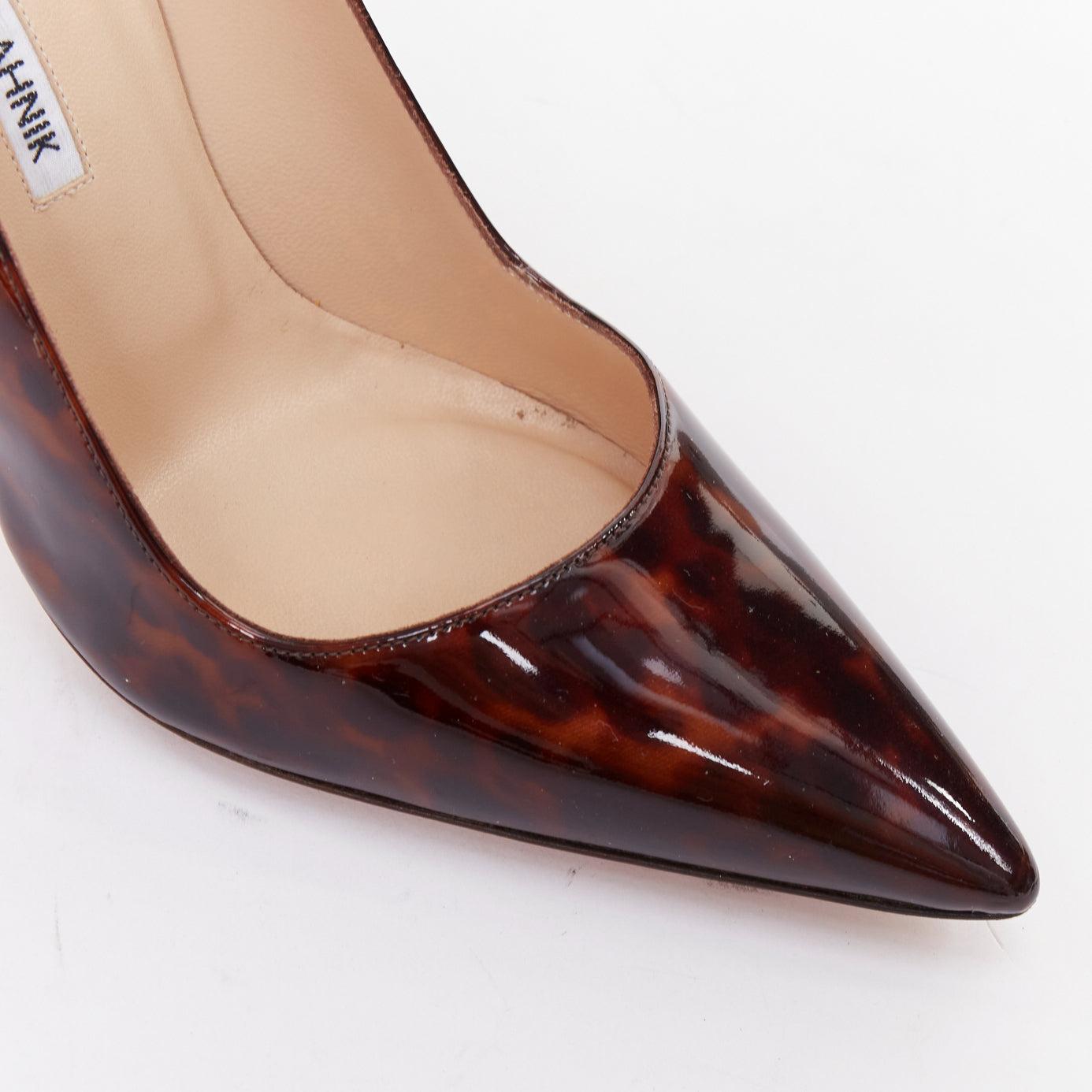 Bombas de tacón de aguja MANOLO BLAHNIK de charol marrón con estampado de concha de tortuga EU37.5 en venta 2