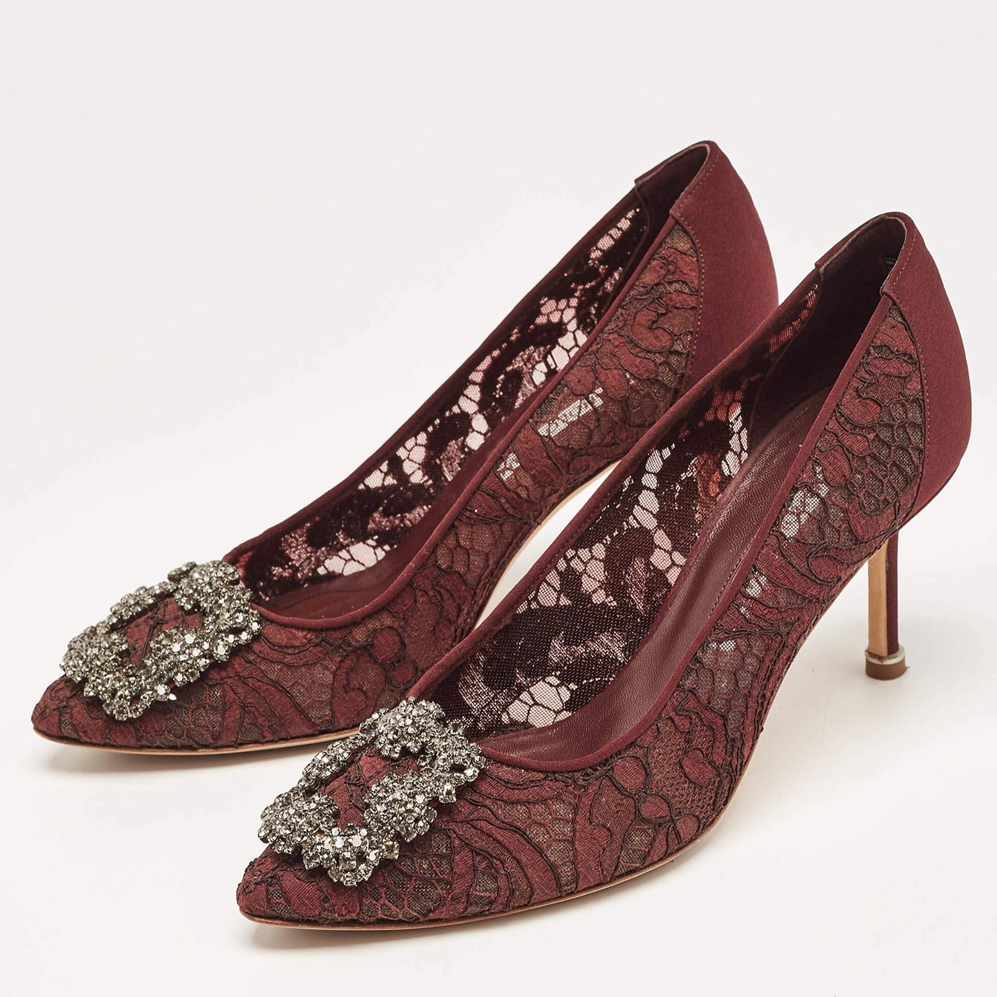 Manolo Blahnik Burgundy Lace and Mesh Hangisi Pointed Toe Pumps Size 36 In Good Condition For Sale In Dubai, Al Qouz 2
