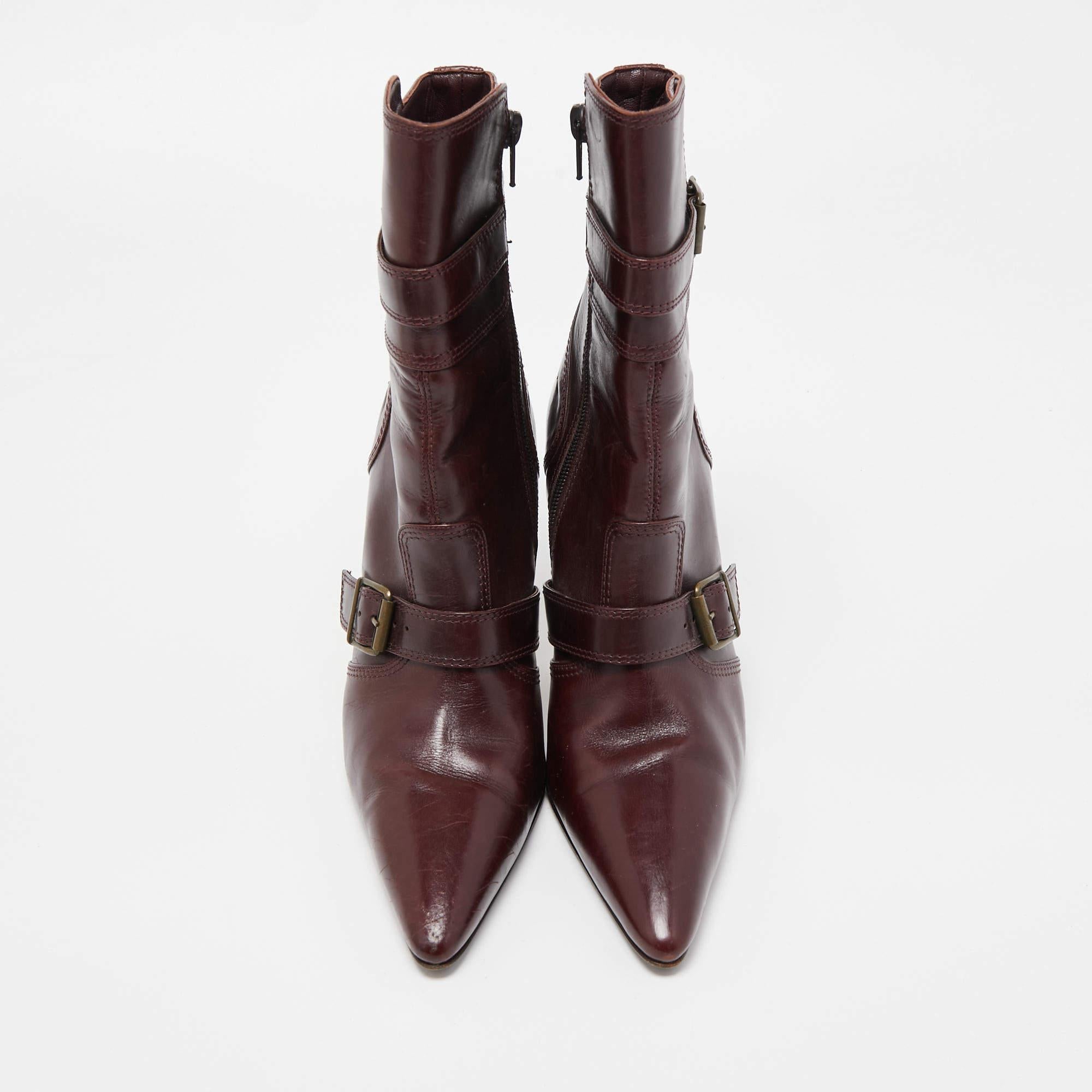 Manolo Blahnik Burgundy Leather Ankle Boots Size 37.5 In Good Condition In Dubai, Al Qouz 2
