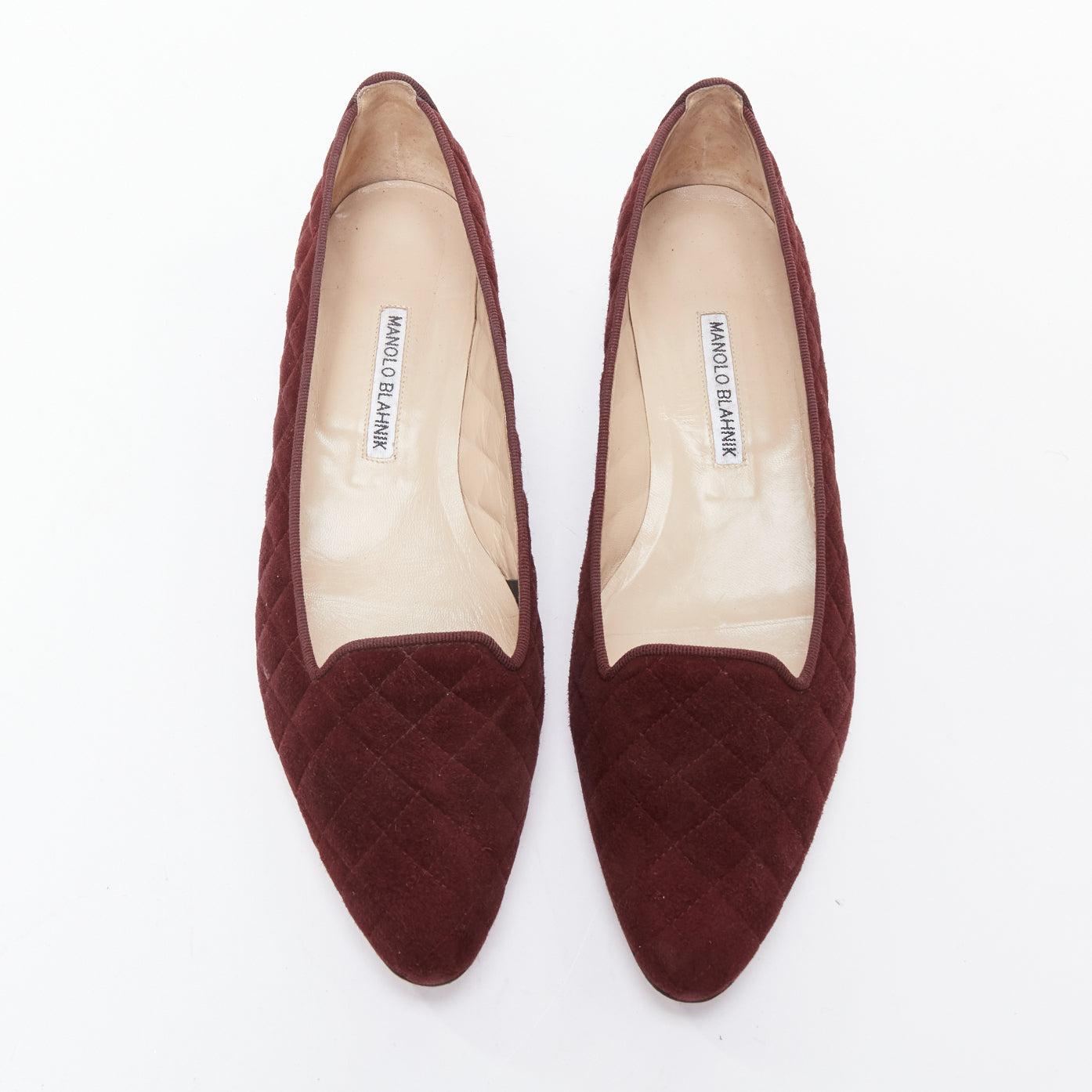 ManOLO BlahNIK - Mocassins à bout carré en daim matelassé bordeaux EU39
Référence : JHDN/A00010
Marque : Manolo Blahnik
MATERIAL : Suède
Couleur : Bourgogne
Motif : Solide
Fermeture : Slip On
Doublure : Cuir nude
Fabriqué en : Italie

CONDITION
