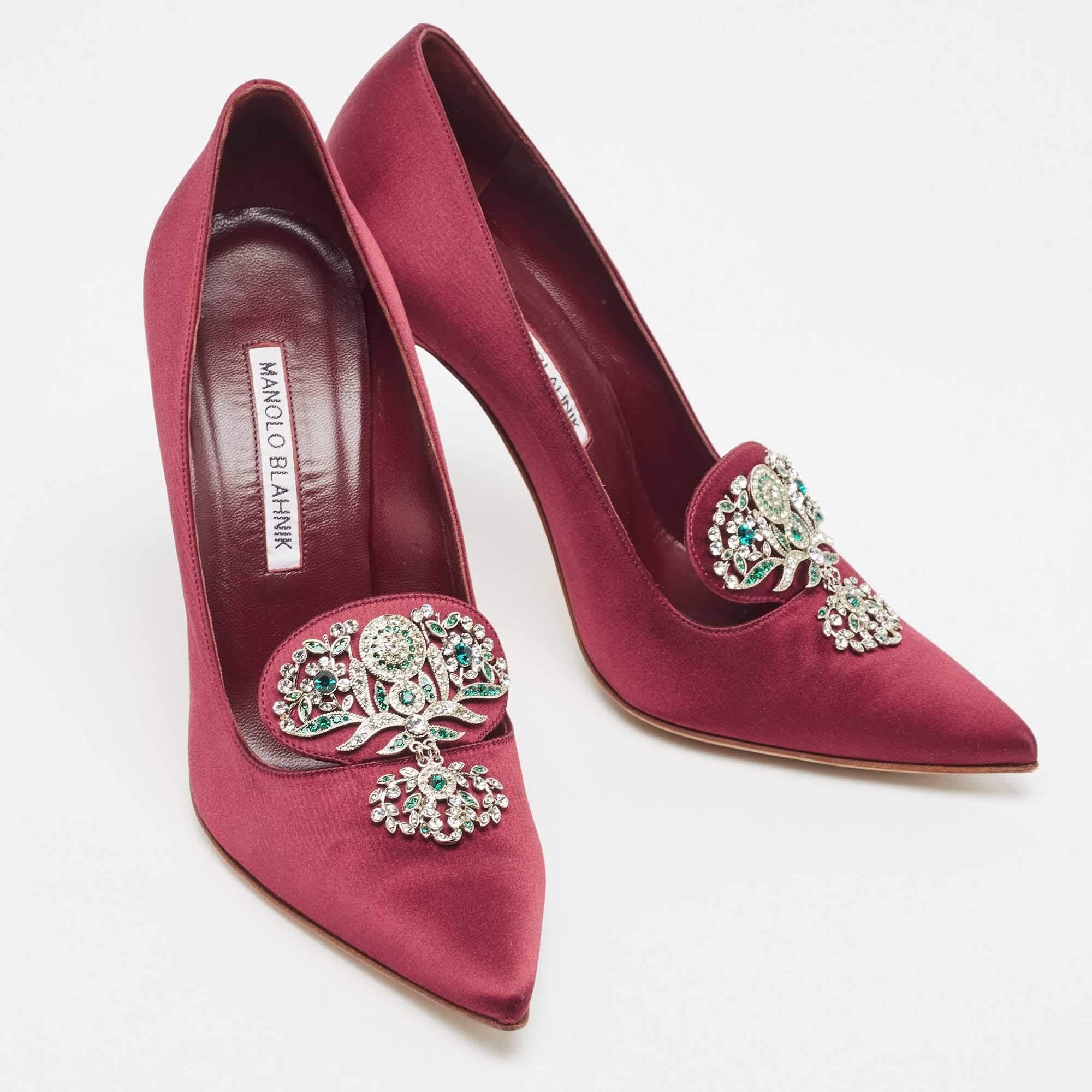 Make a chic style statement with these designer pumps. They showcase sturdy heels and durable soles, perfect for your fashionable outings!

Includes: Original Box, Info Card