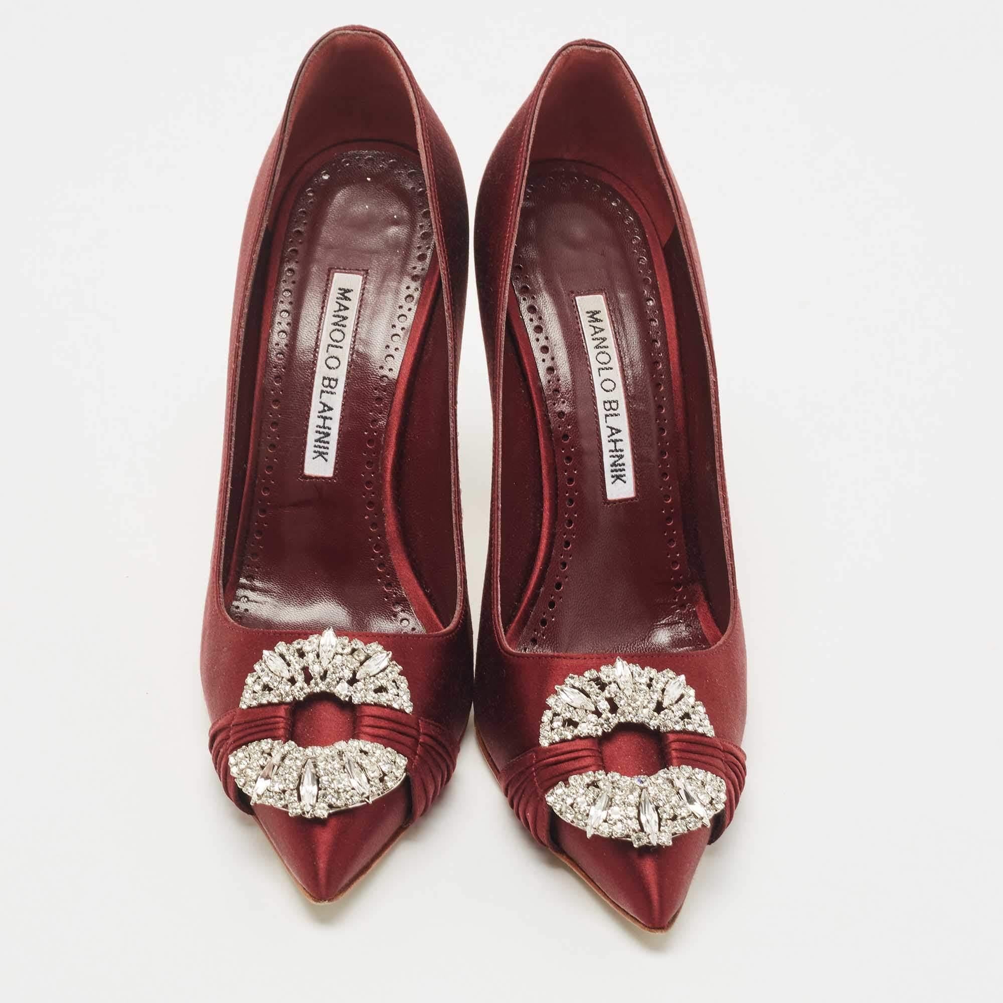 Perfectly sewn and finished to ensure an elegant look and fit, these Manolo Blahnik shoes are a purchase you'll love flaunting. They look great on the feet.

Includes
Original Dustbag, Original Box