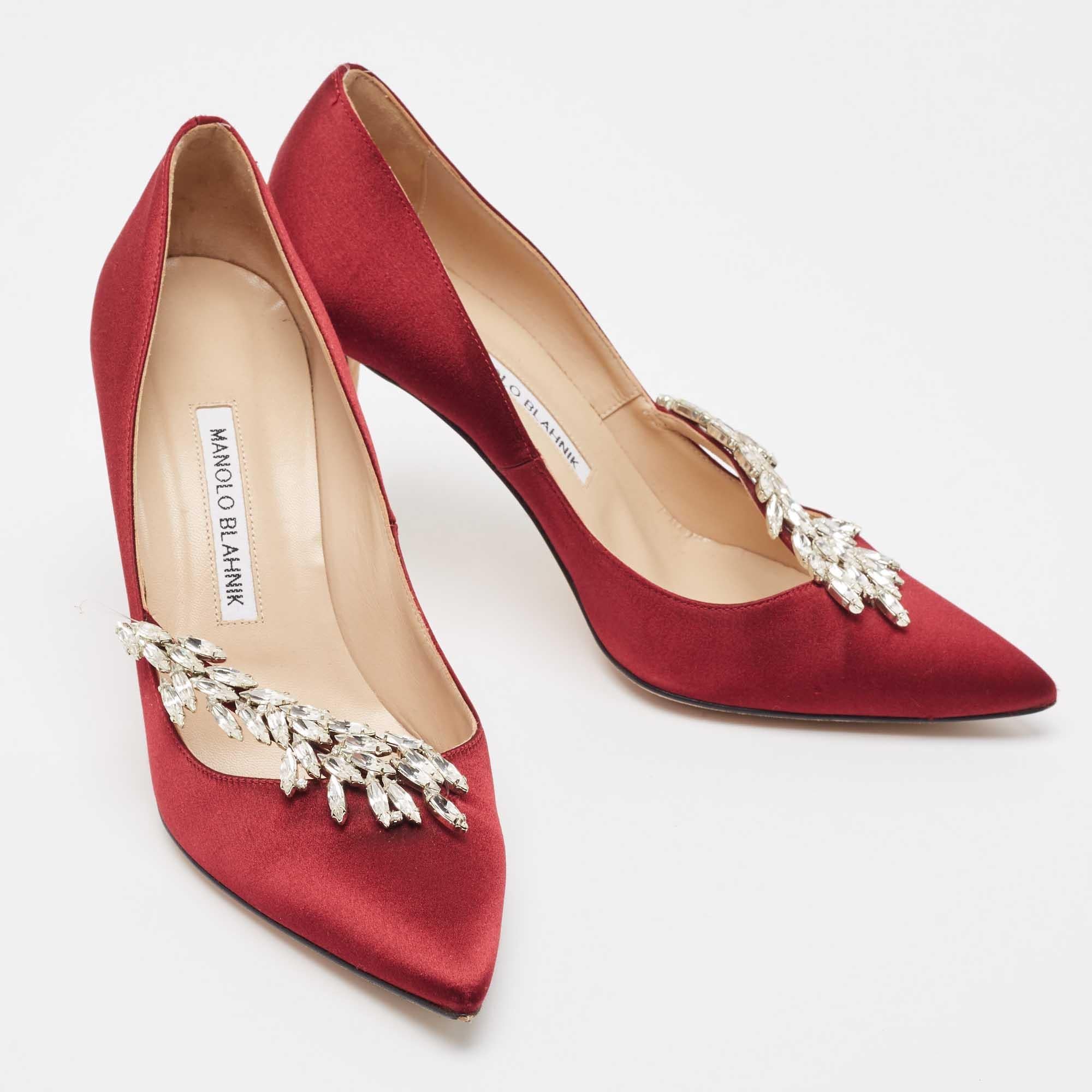 Escarpins Nadira Manolo Blahnik couleur bourgogne, taille 38 Bon état à Dubai, Al Qouz 2