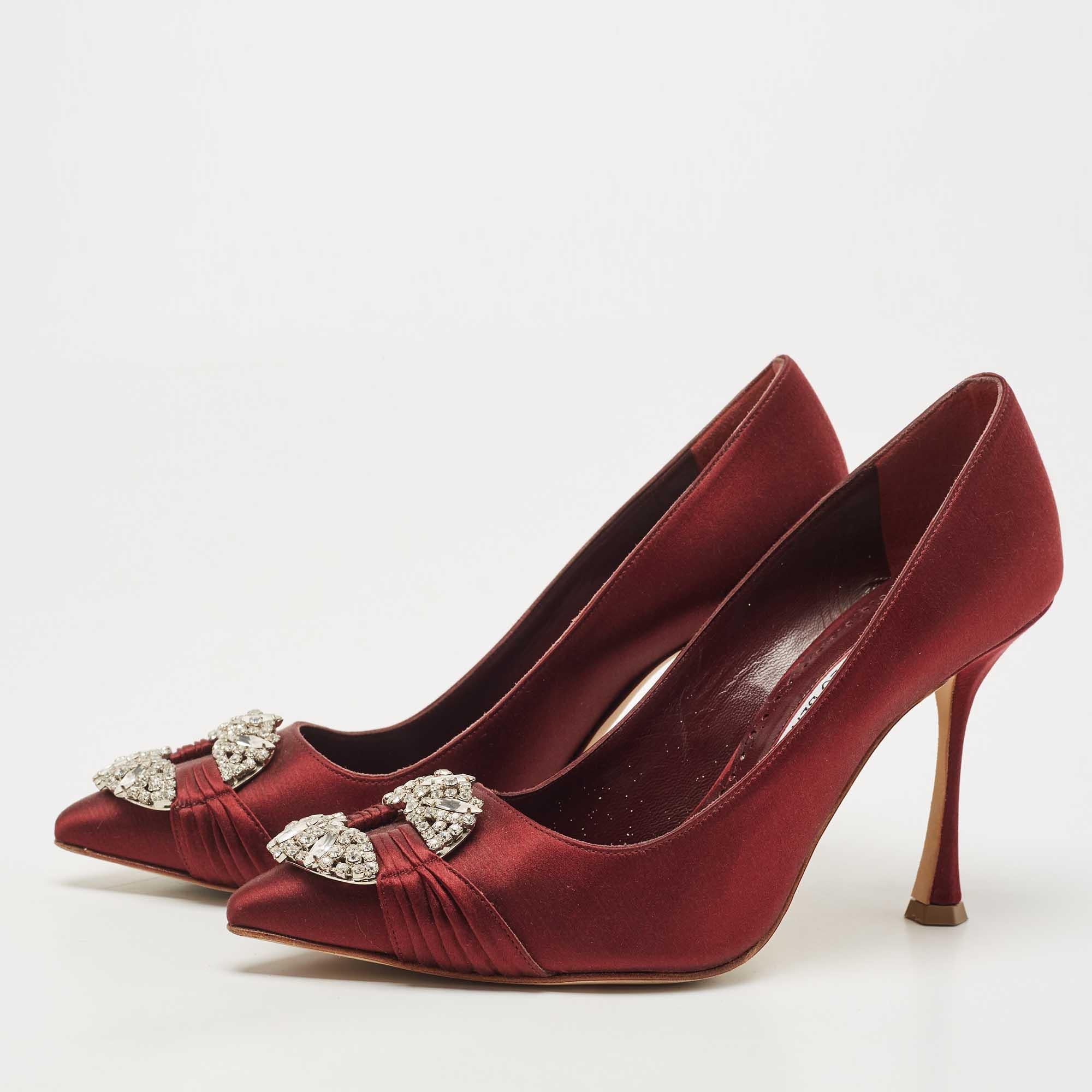 The refined feminine style is reflected in this pair of Manolo Blahnik pumps. Crafted from satin, the crystal embellishment at the front shows the brand's regard for glamour and luxury. The 11cm heels of these shoes will elevate you with ease.

