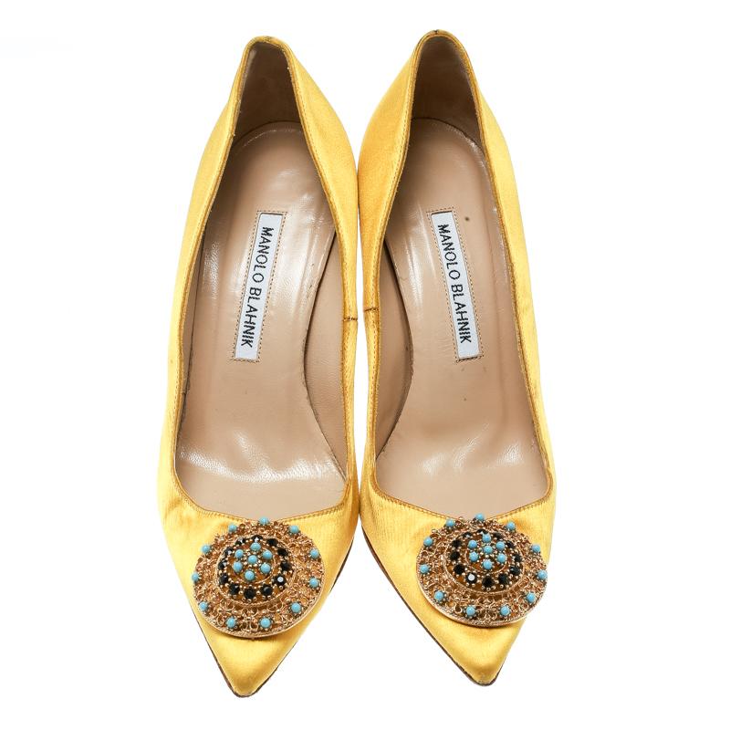 Look grand while flaunting these satin pumps, be it any occasion. This pair of gorgeous pumps by Manolo Blahnik comes in canary yellow and feature pointed toes, stiletto heels and brooch detailing on the uppers.

Includes: The Luxury Closet