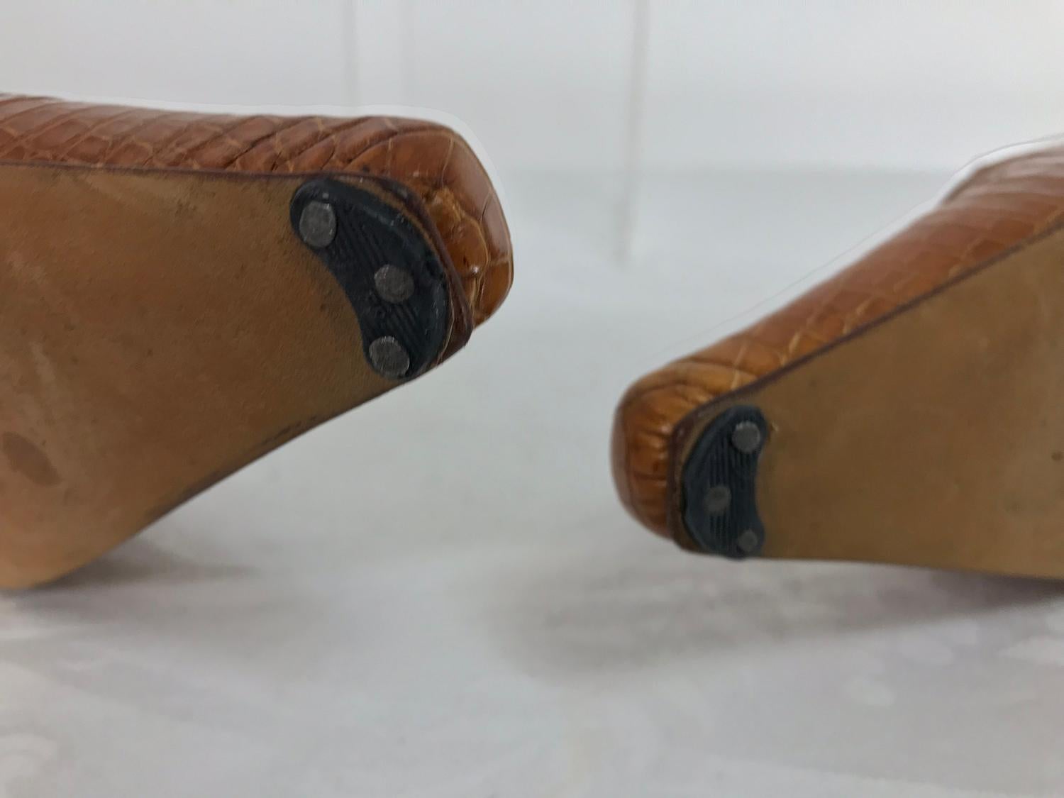 Manolo Blahnik Caramel Alligator High Heel Pumps 36 1/2 In Excellent Condition In West Palm Beach, FL