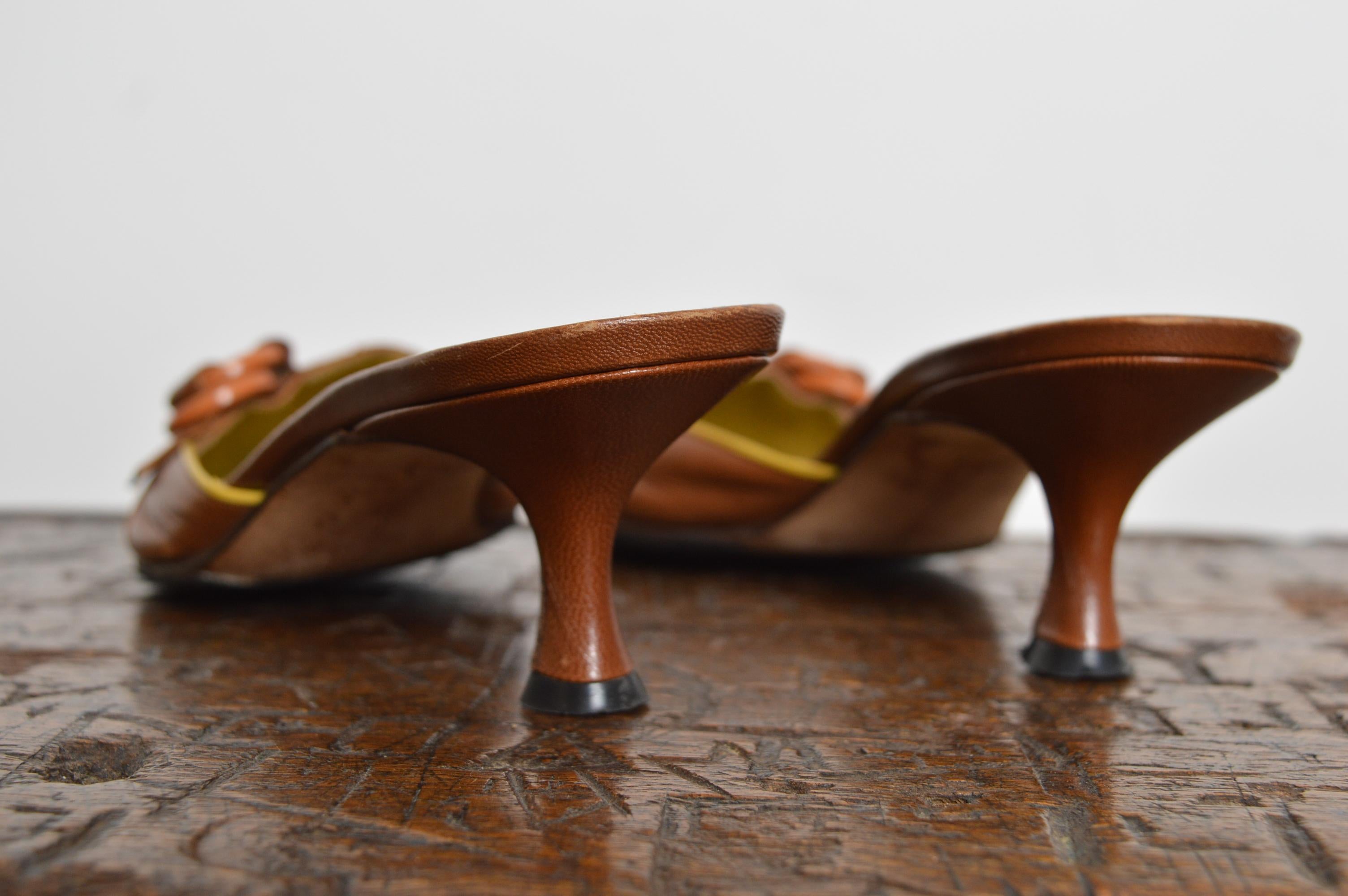Manolo Blahnik Chartreuse Chocolate leather Buckle Slip On Mule Low Kitten Heels in vendita 5