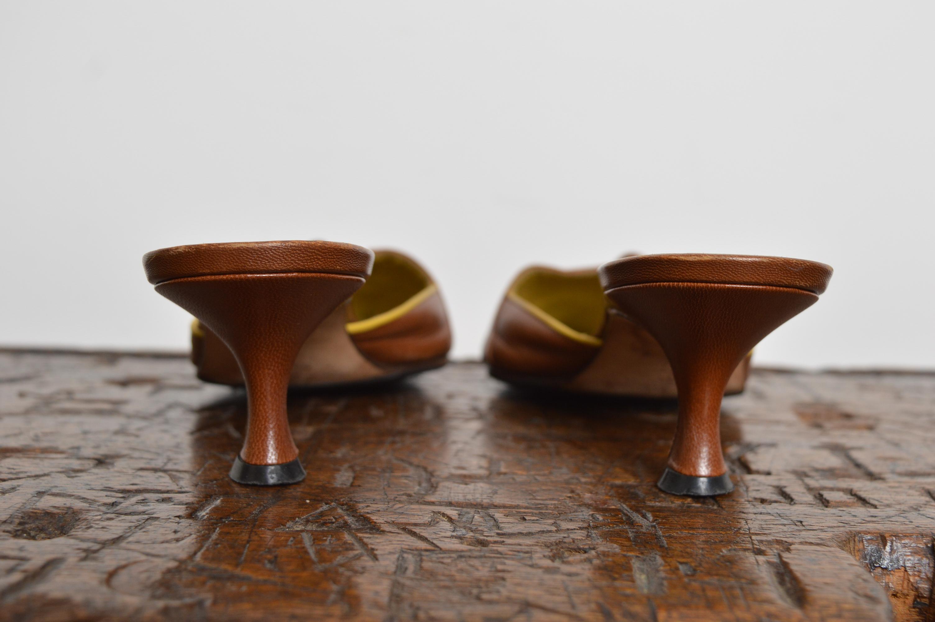 Manolo Blahnik Chartreuse Chocolate leather Buckle Slip On Mule Low Kitten Heels in vendita 6