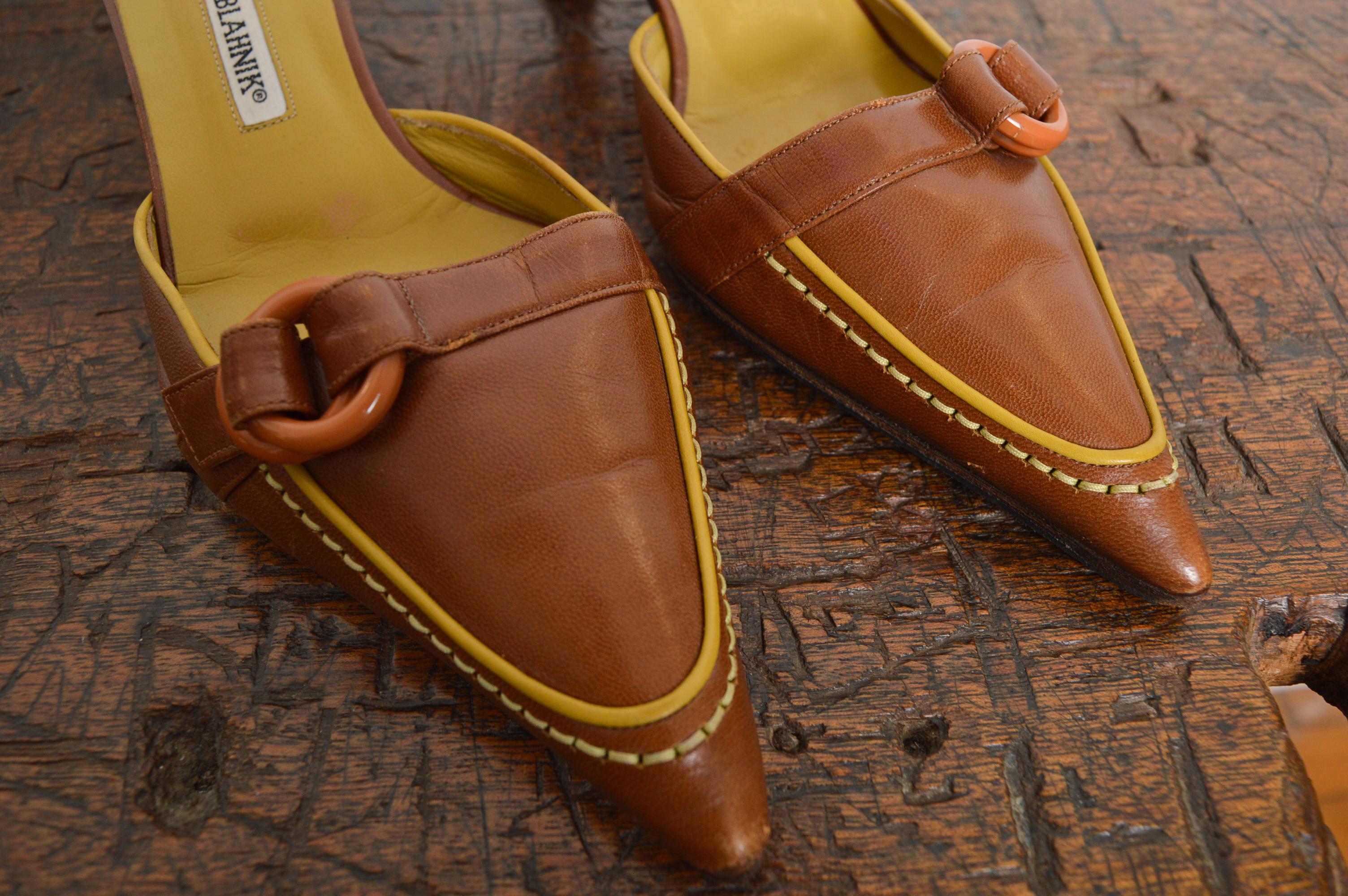 Marrone Manolo Blahnik Chartreuse Chocolate leather Buckle Slip On Mule Low Kitten Heels in vendita