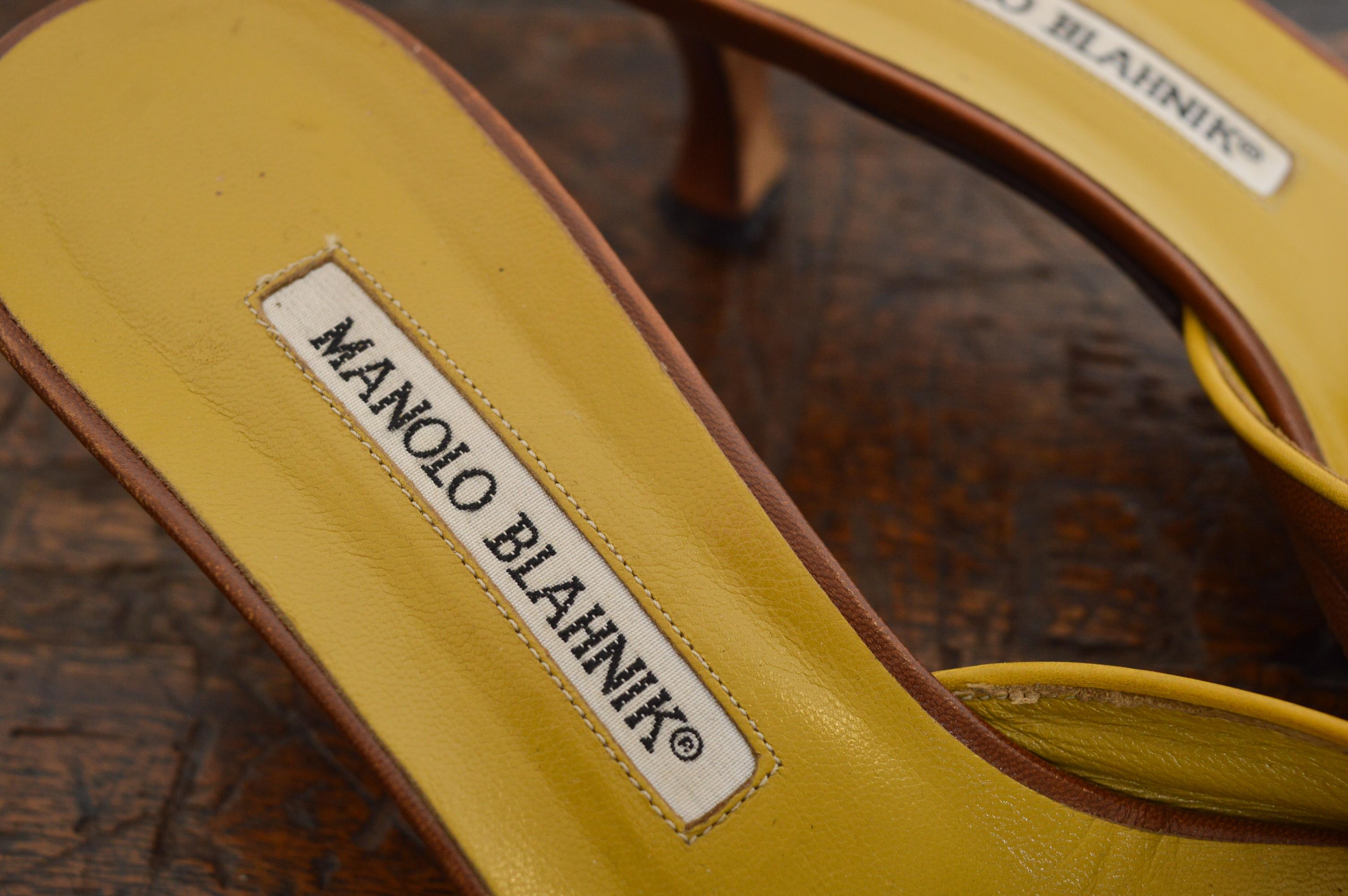 Manolo Blahnik Chartreuse Chocolate leather Buckle Slip On Mule Low Kitten Heels In condizioni buone in vendita a Sheffield, GB