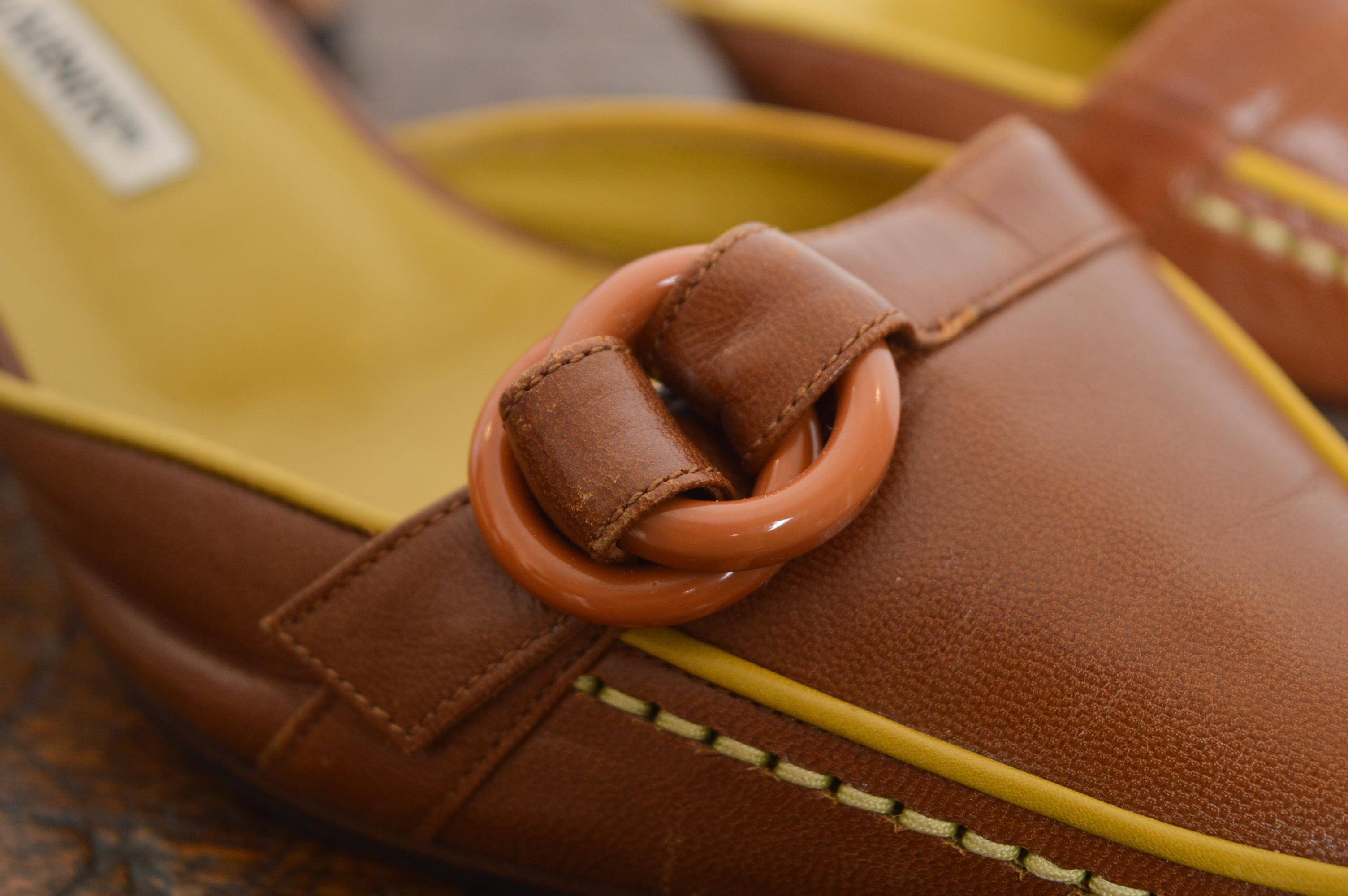 Donna Manolo Blahnik Chartreuse Chocolate leather Buckle Slip On Mule Low Kitten Heels in vendita