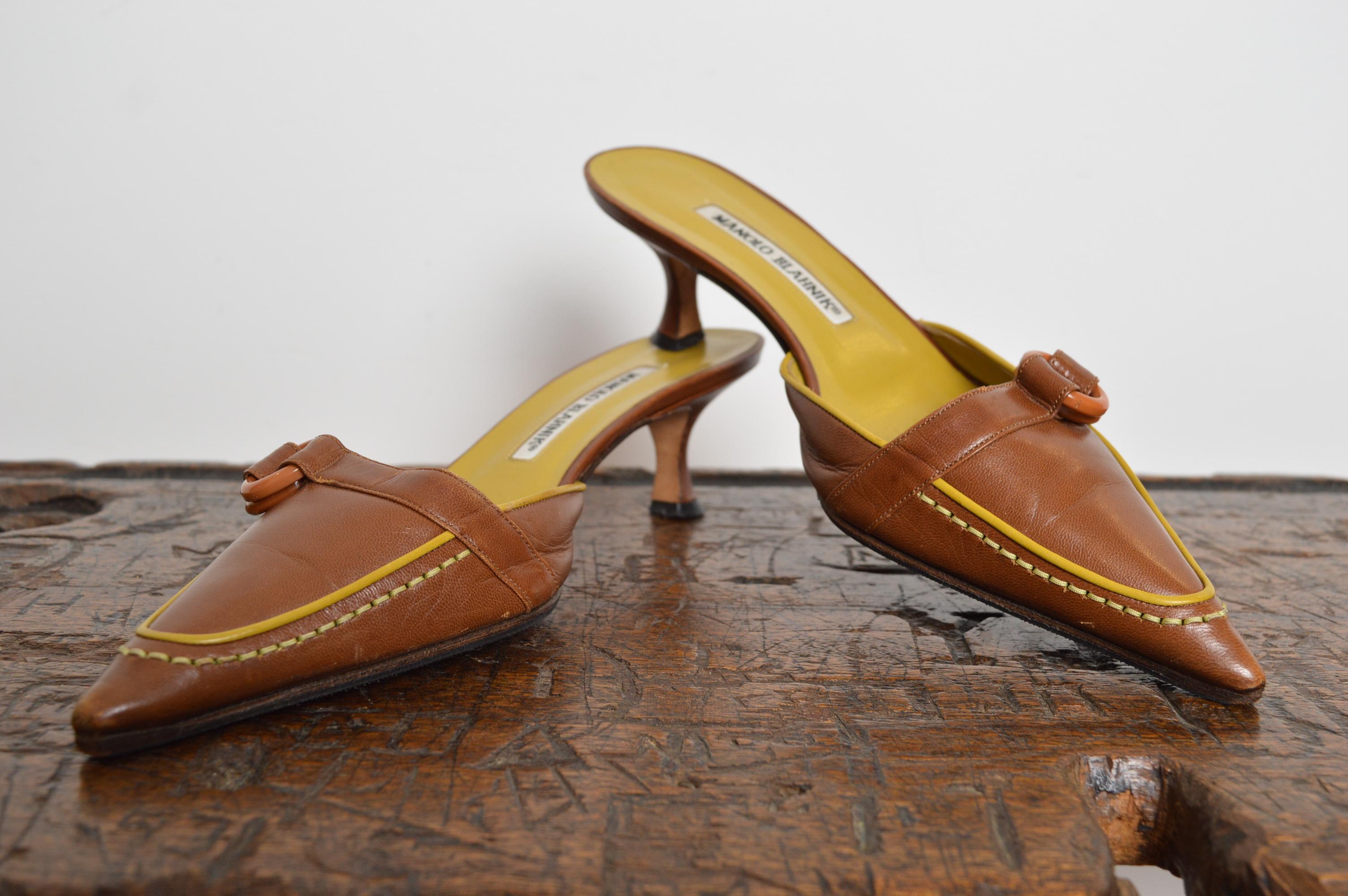 Manolo Blahnik Chartreuse Chocolate leather Buckle Slip On Mule Low Kitten Heels in vendita 2