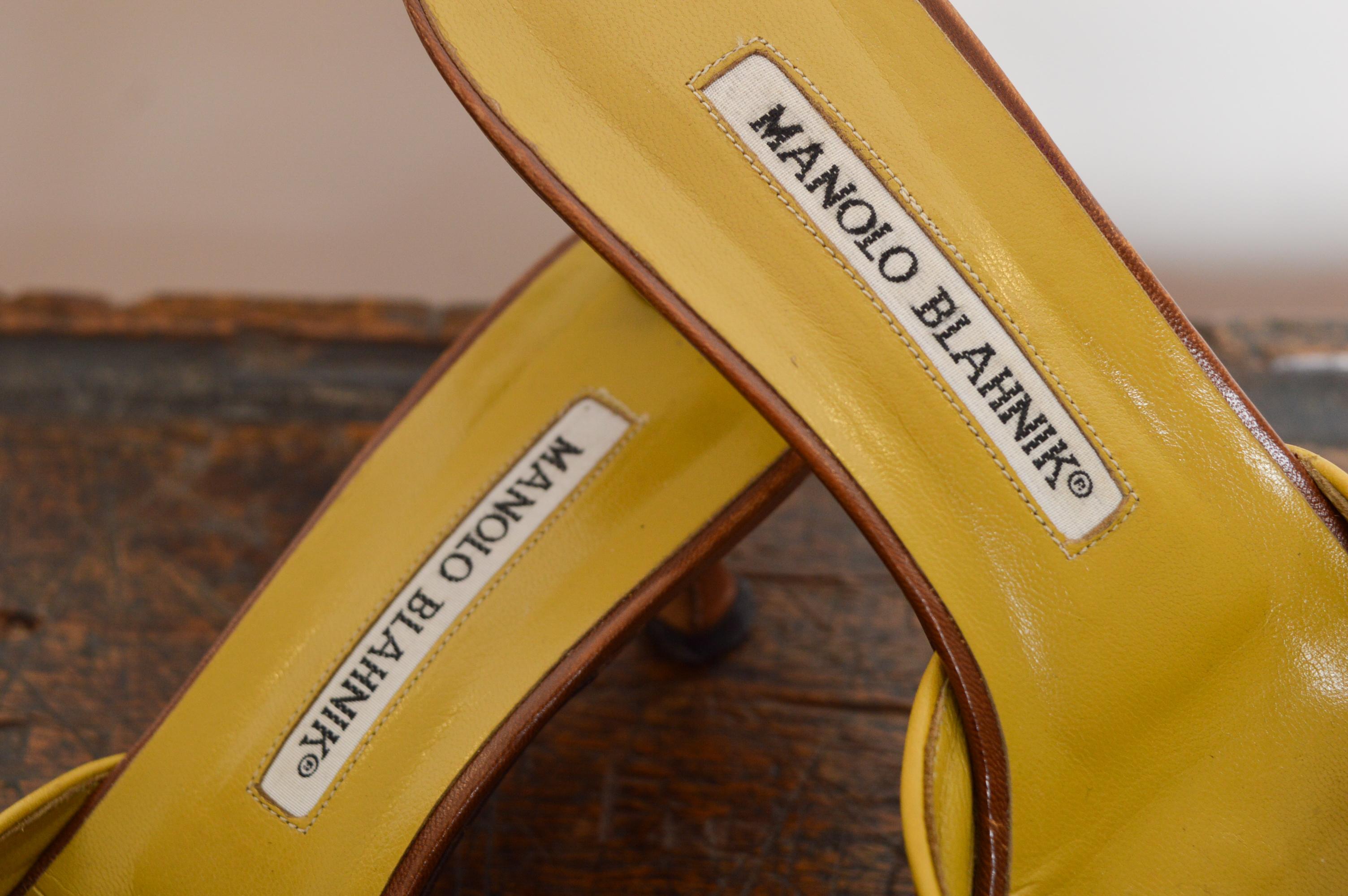 Manolo Blahnik Chartreuse Chocolate leather Buckle Slip On Mule Low Kitten Heels in vendita 3