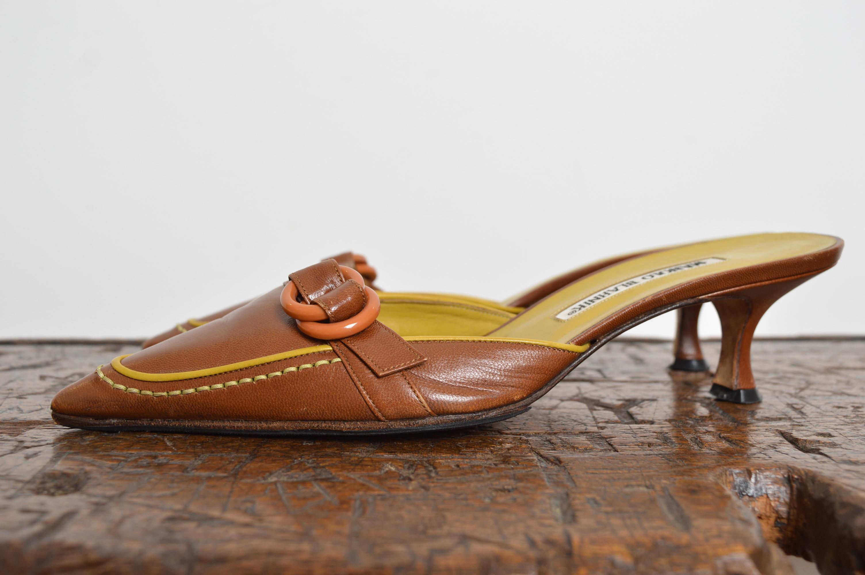 Manolo Blahnik Chartreuse Chocolate leather Buckle Slip On Mule Low Kitten Heels in vendita 4
