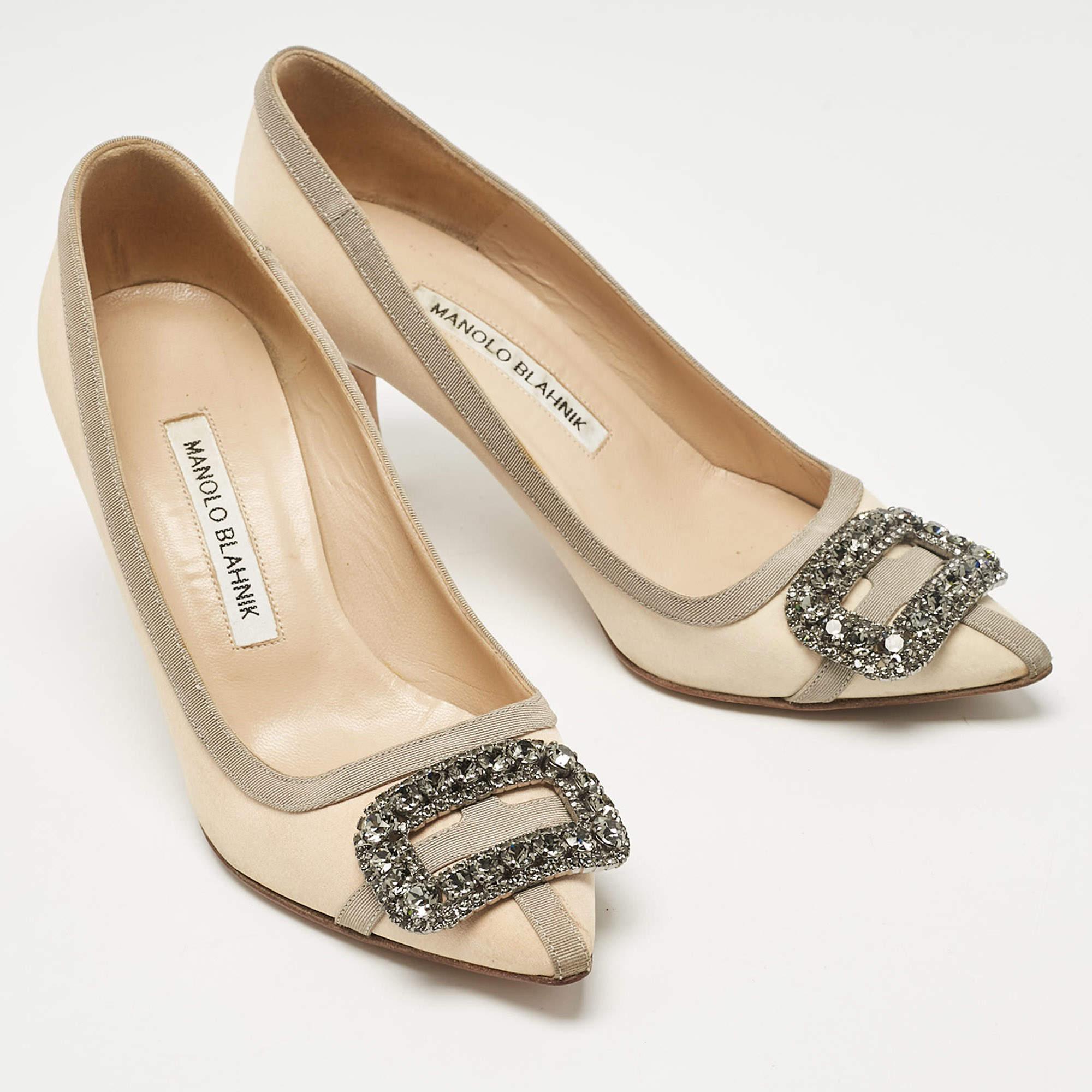 Escarpins gotrians Manolo Blahnik crème/gris en toile et tissu, taille 36,5 État moyen à Dubai, Al Qouz 2