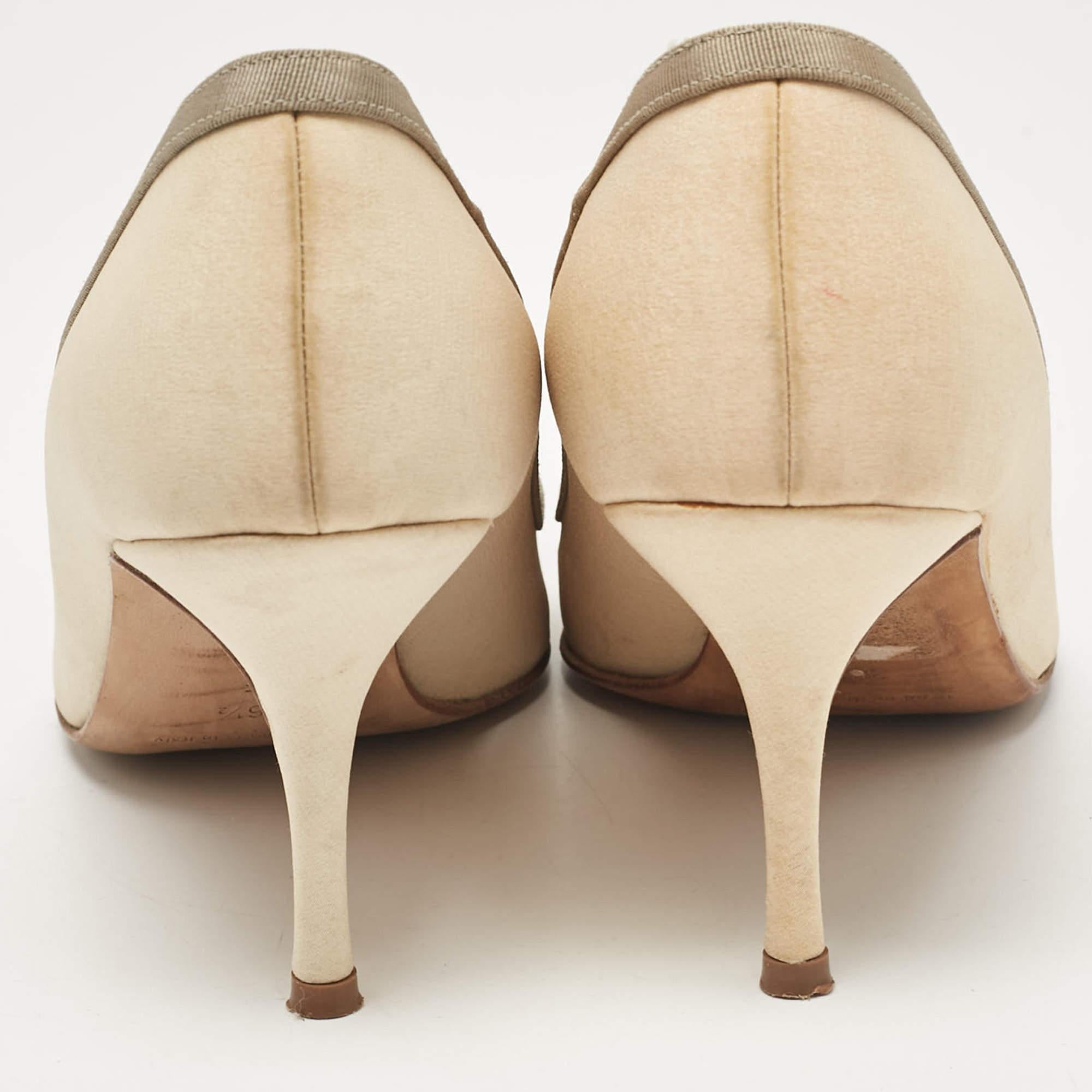  Escarpins gotrians Manolo Blahnik crème/gris en toile et tissu, taille 36,5 Pour femmes 