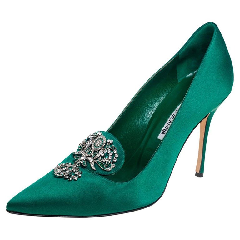 forsvinde fravær Cosmic Manolo Blahnik Emerald Green Satin Embellishment Pumps Size 39.5 at 1stDibs  | emerald green pumps, green satin pumps, manolo blahnik green heels