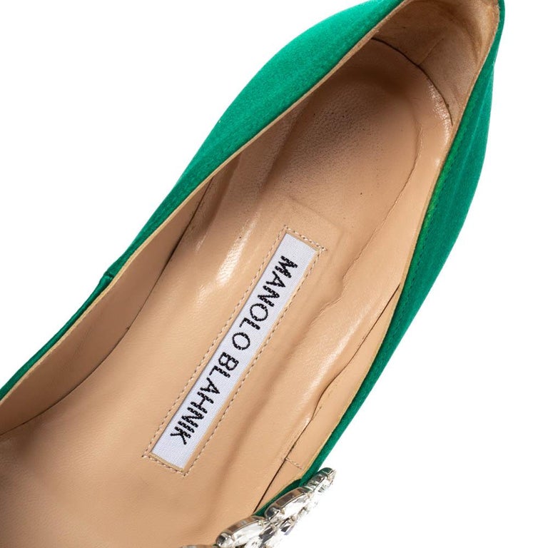 Manolo Blahnik Emerald Green Satin Nadira Crystal Embellished Pointed Toe  Pumps at 1stDibs | manolo blahnik green heels, emerald green heels, emerald  green pumps