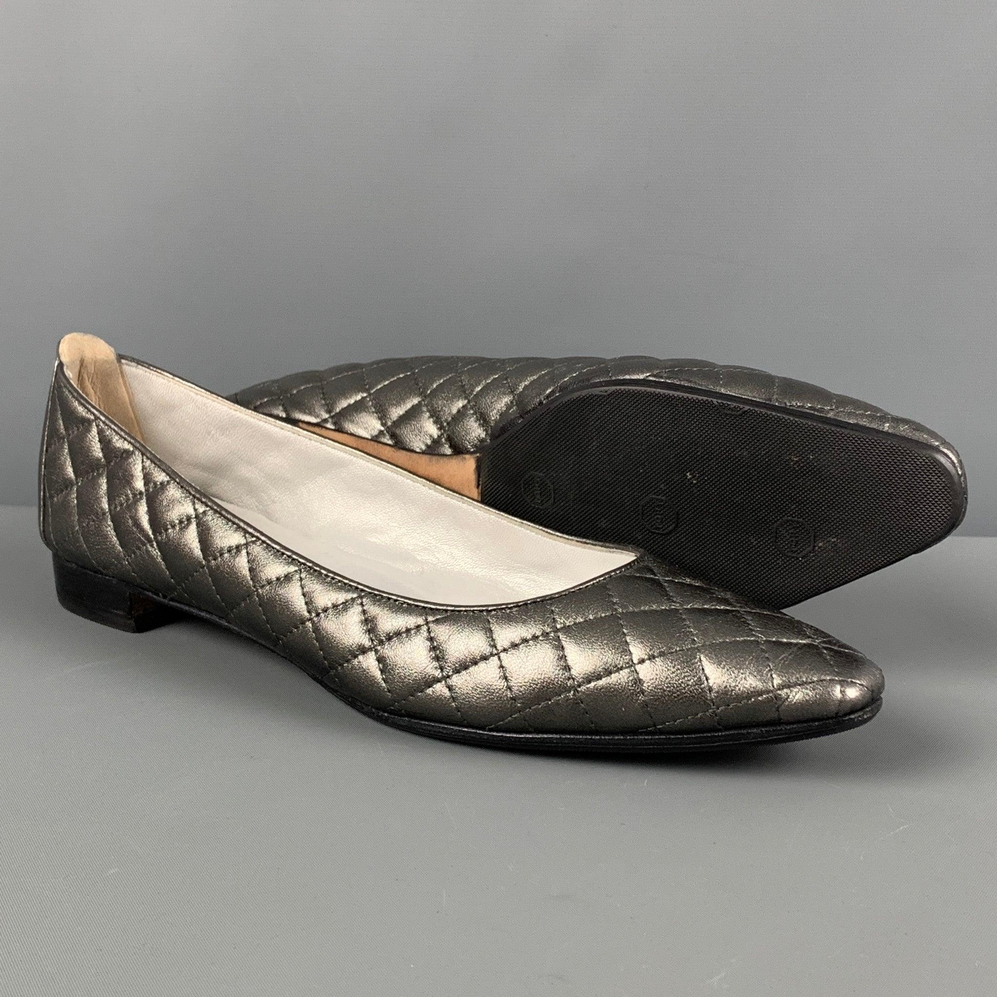 MANOLO BLAHNIK Giungla Size 10.5 Silver Ballerina Rounded Quilted Leather Flats In Good Condition For Sale In San Francisco, CA