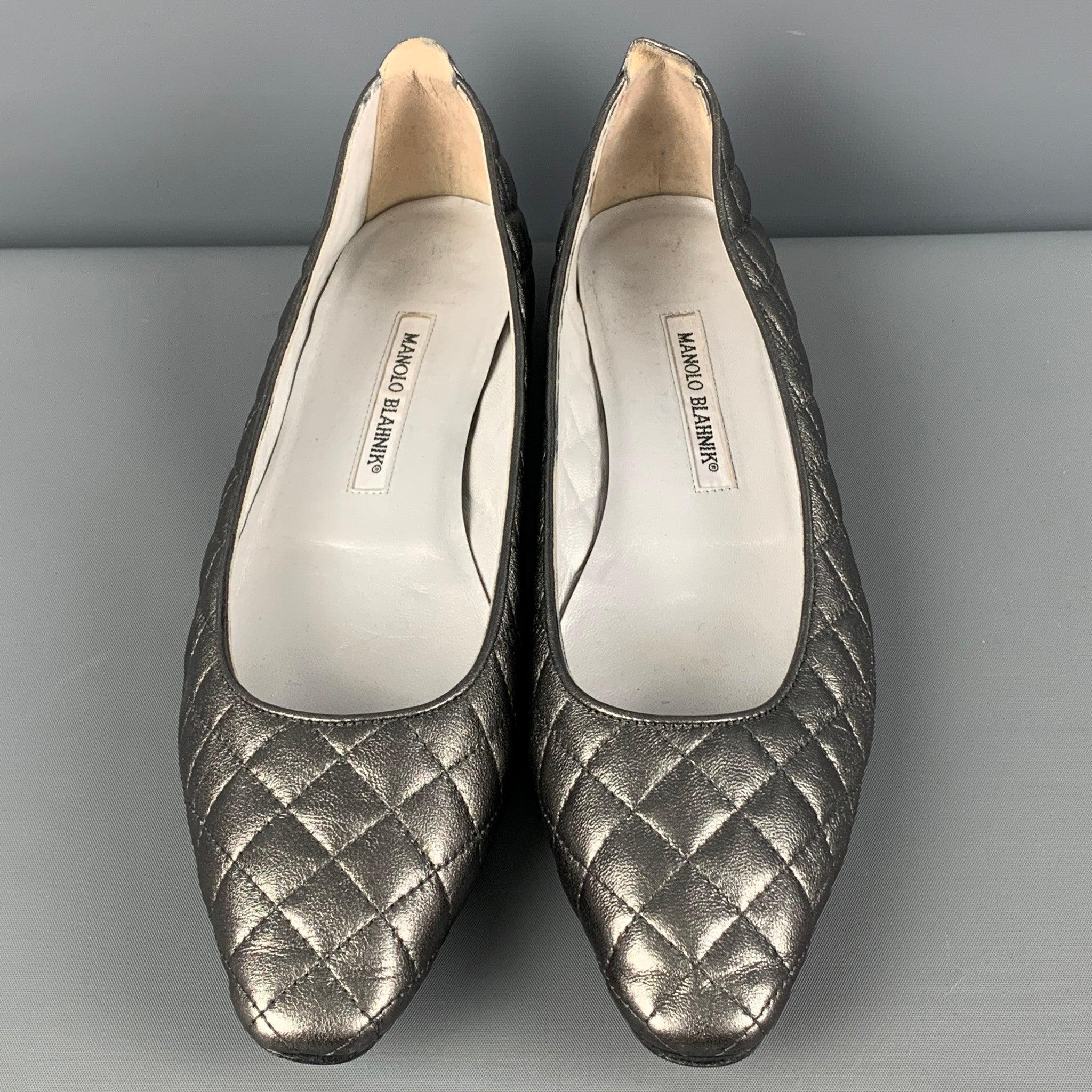 Women's MANOLO BLAHNIK Giungla Size 10.5 Silver Ballerina Rounded Quilted Leather Flats For Sale